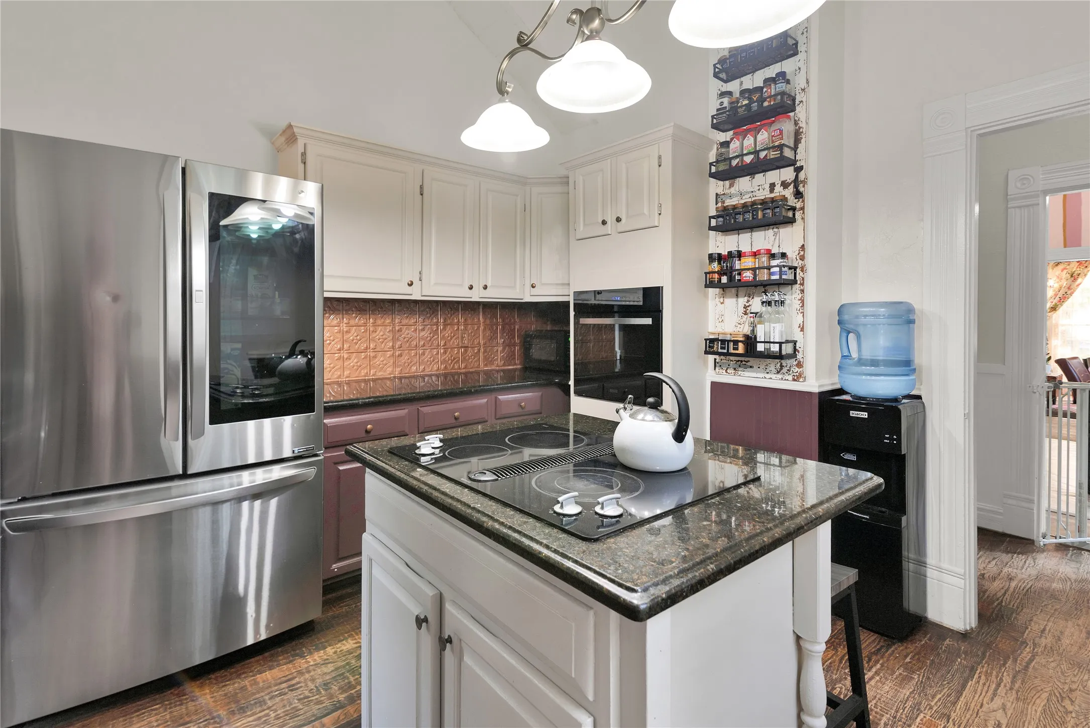 Single Family Residence For Sale in Grayson County , 823 S Crockett Street, Sherman, Texas 75090, 3 Bedroom, 2 Bathroom, 1 Garage spaces, 2,220 Sqft, built in 1900, mls#21288865, Real Estate Agent in Sherman, Homes For Sale in Grayson county, Homes For Sale in Sherman, Realtor in Sherman Texas, Real Estate Brokerage Independent Realty Texas, Luminita Cordes Realtor
