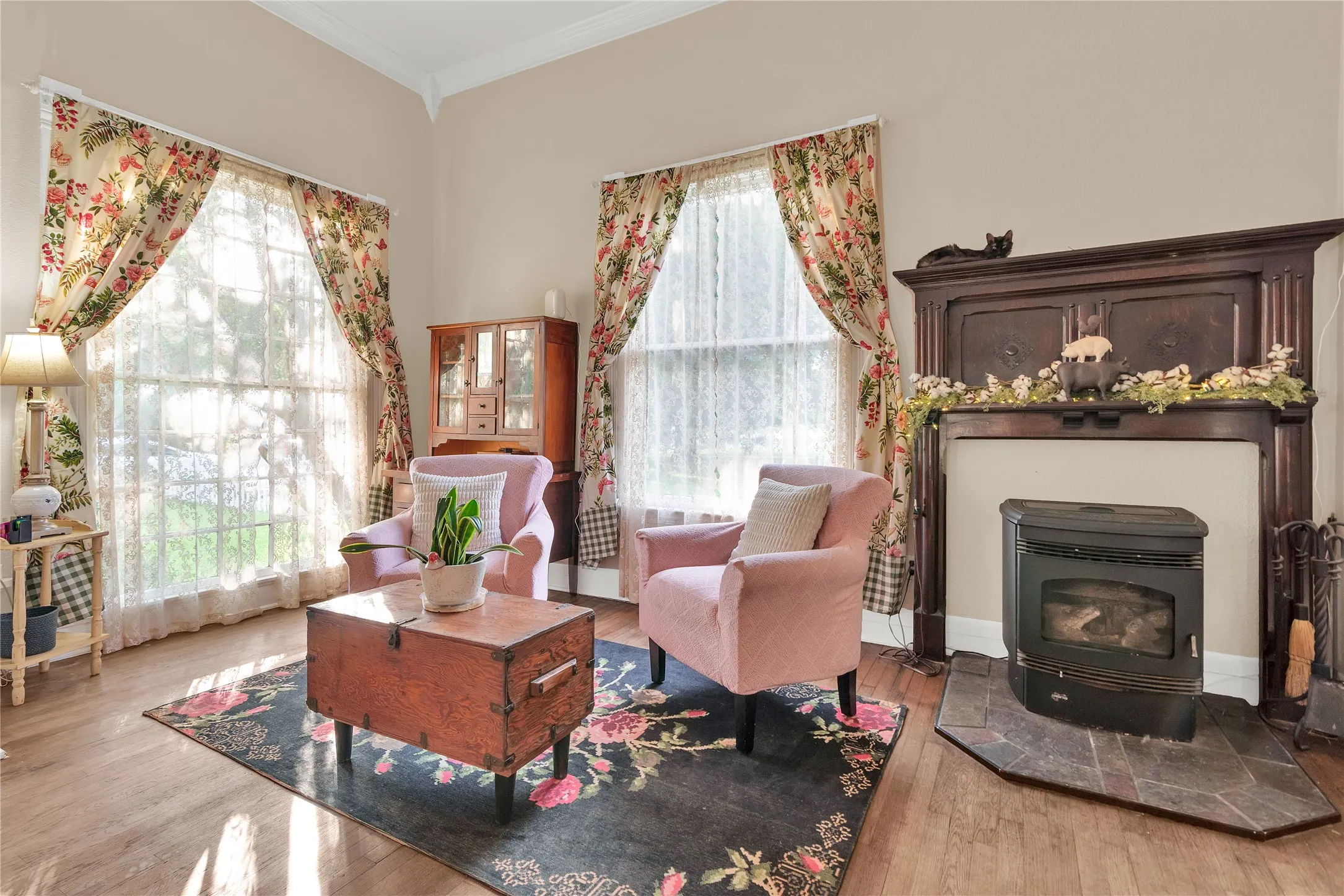 Single Family Residence For Sale in Grayson County , 823 S Crockett Street, Sherman, Texas 75090, 3 Bedroom, 2 Bathroom, 1 Garage spaces, 2,220 Sqft, built in 1900, mls#21288865, Real Estate Agent in Sherman, Homes For Sale in Grayson county, Homes For Sale in Sherman, Realtor in Sherman Texas, Real Estate Brokerage Independent Realty Texas, Luminita Cordes Realtor