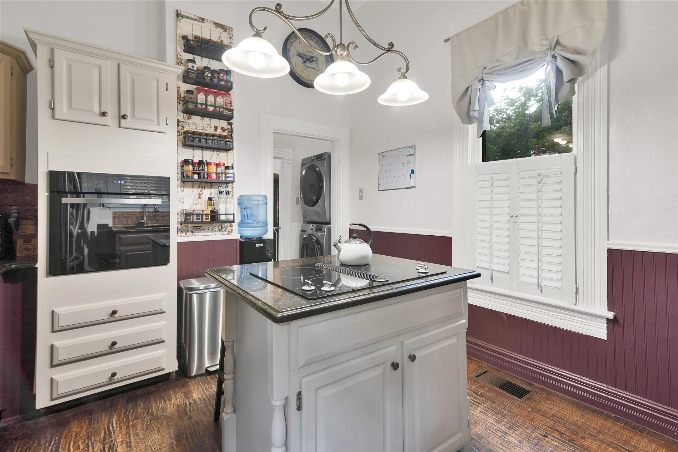 Single Family Residence For Sale in Grayson County , 823 S Crockett Street, Sherman, Texas 75090, 3 Bedroom, 2 Bathroom, 1 Garage spaces, 2,220 Sqft, built in 1900, mls#21288865, Real Estate Agent in Sherman, Homes For Sale in Grayson county, Homes For Sale in Sherman, Realtor in Sherman Texas, Real Estate Brokerage Independent Realty Texas, Luminita Cordes Realtor