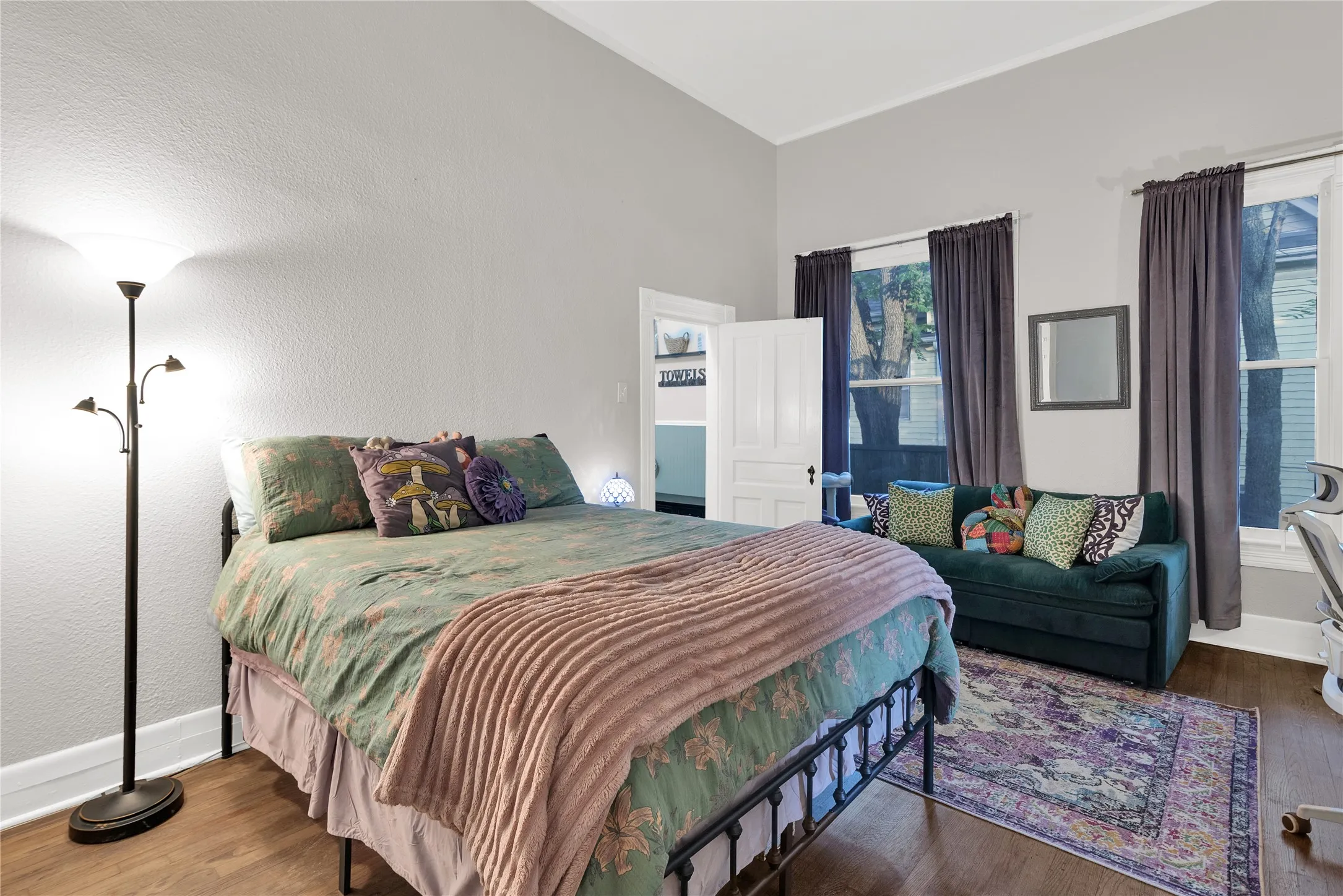 Single Family Residence For Sale in Grayson County , 823 S Crockett Street, Sherman, Texas 75090, 3 Bedroom, 2 Bathroom, 1 Garage spaces, 2,220 Sqft, built in 1900, mls#21288865, Real Estate Agent in Sherman, Homes For Sale in Grayson county, Homes For Sale in Sherman, Realtor in Sherman Texas, Real Estate Brokerage Independent Realty Texas, Luminita Cordes Realtor