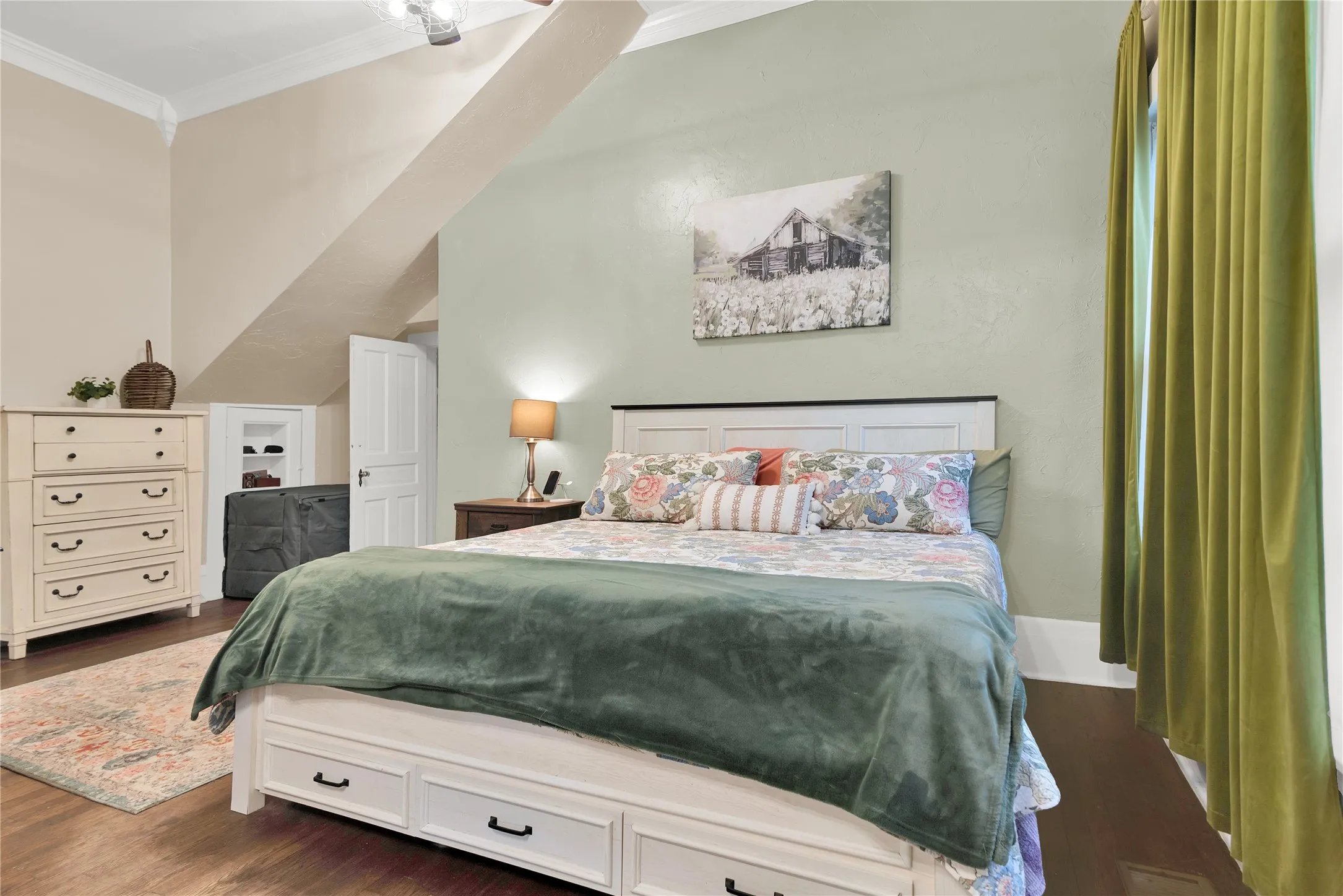 Single Family Residence For Sale in Grayson County , 823 S Crockett Street, Sherman, Texas 75090, 3 Bedroom, 2 Bathroom, 1 Garage spaces, 2,220 Sqft, built in 1900, mls#21288865, Real Estate Agent in Sherman, Homes For Sale in Grayson county, Homes For Sale in Sherman, Realtor in Sherman Texas, Real Estate Brokerage Independent Realty Texas, Luminita Cordes Realtor