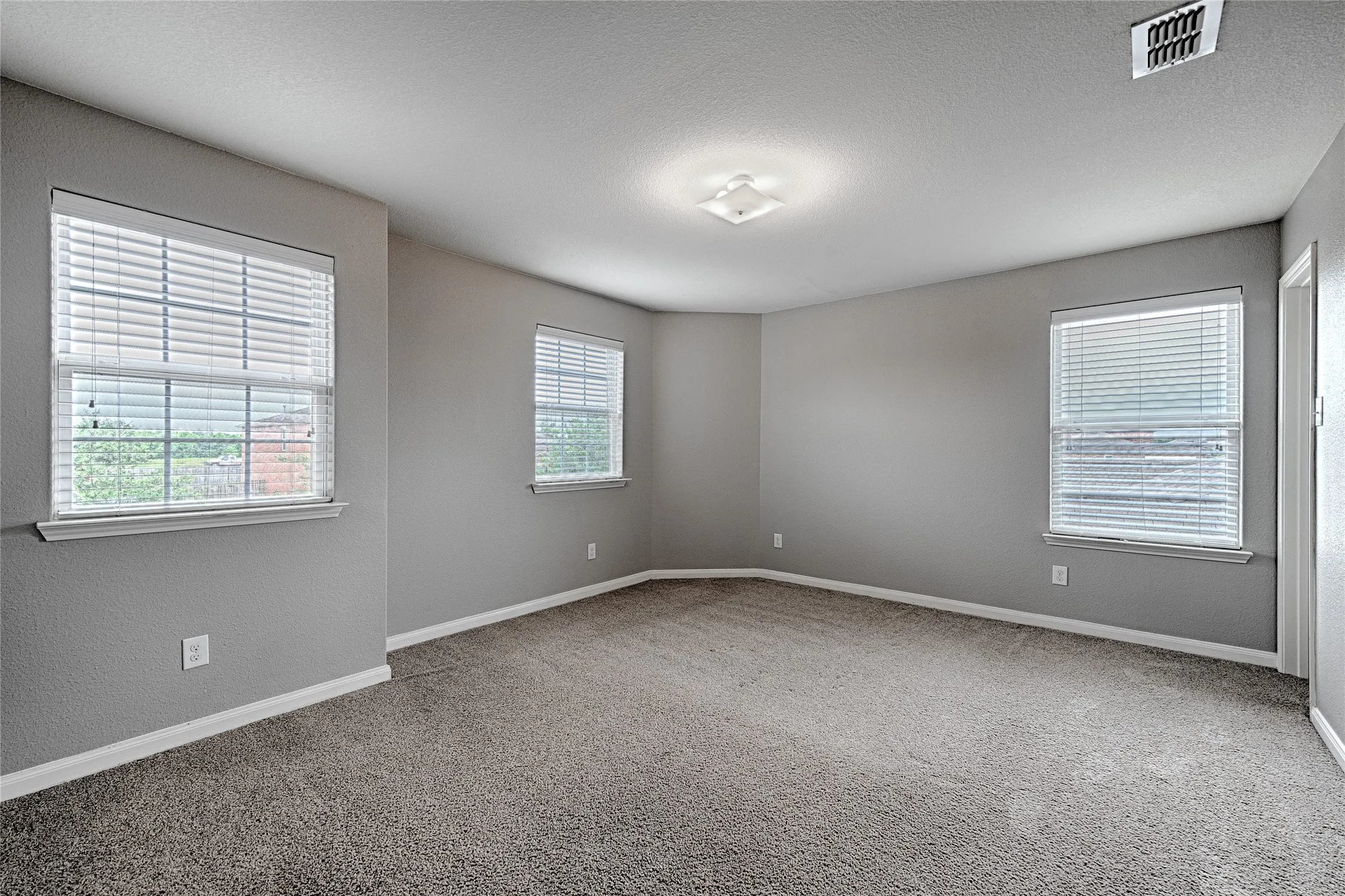 Single Family Residence For Sale in Kaufman County , 4200 Elderberry Street, Forney, Texas 75126, 5 Bedroom, 3 Bathroom, 2 Garage spaces, 2,724 Sqft, built in 2016, mls#21287542, Real Estate Agent in Forney, Homes For Sale in Kaufman county, Homes For Sale in Forney, Realtor in Forney Texas, Real Estate Brokerage Independent Realty Texas, Luminita Cordes Realtor