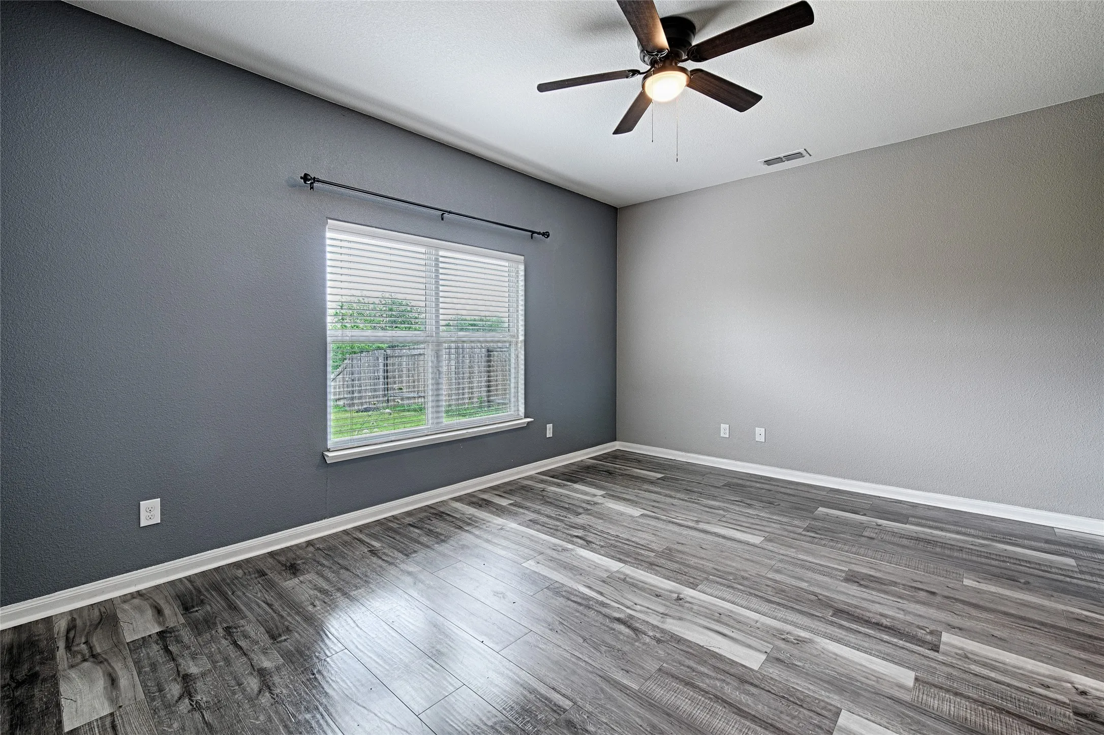 Single Family Residence For Sale in Kaufman County , 4200 Elderberry Street, Forney, Texas 75126, 5 Bedroom, 3 Bathroom, 2 Garage spaces, 2,724 Sqft, built in 2016, mls#21287542, Real Estate Agent in Forney, Homes For Sale in Kaufman county, Homes For Sale in Forney, Realtor in Forney Texas, Real Estate Brokerage Independent Realty Texas, Luminita Cordes Realtor