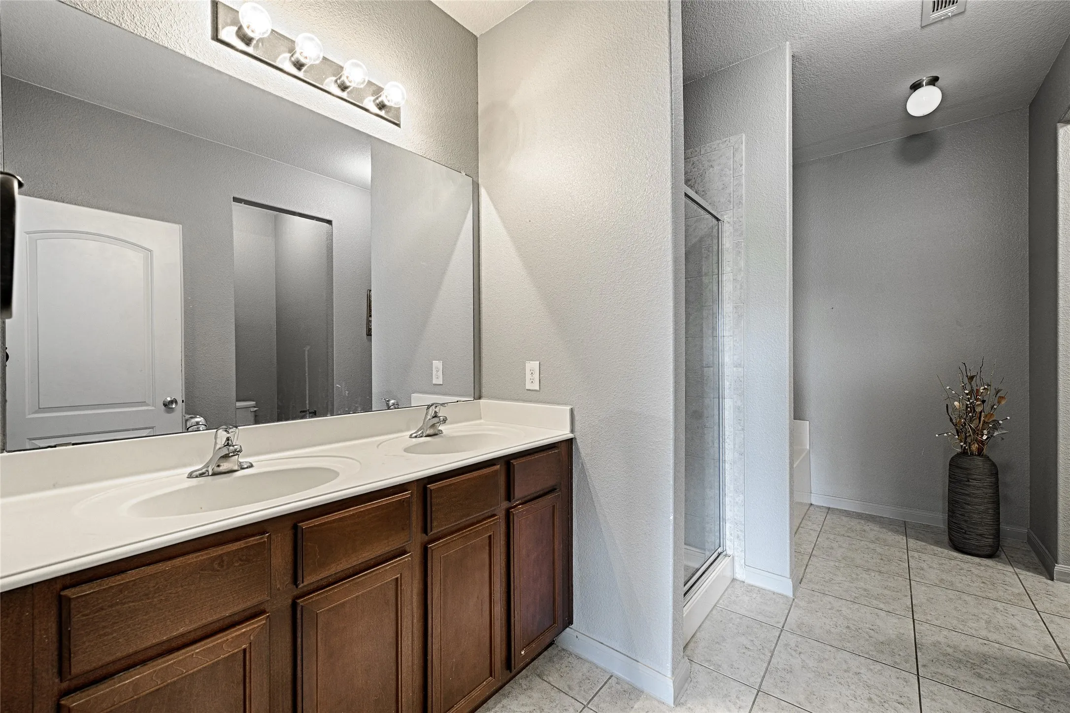Single Family Residence For Sale in Kaufman County , 4200 Elderberry Street, Forney, Texas 75126, 5 Bedroom, 3 Bathroom, 2 Garage spaces, 2,724 Sqft, built in 2016, mls#21287542, Real Estate Agent in Forney, Homes For Sale in Kaufman county, Homes For Sale in Forney, Realtor in Forney Texas, Real Estate Brokerage Independent Realty Texas, Luminita Cordes Realtor