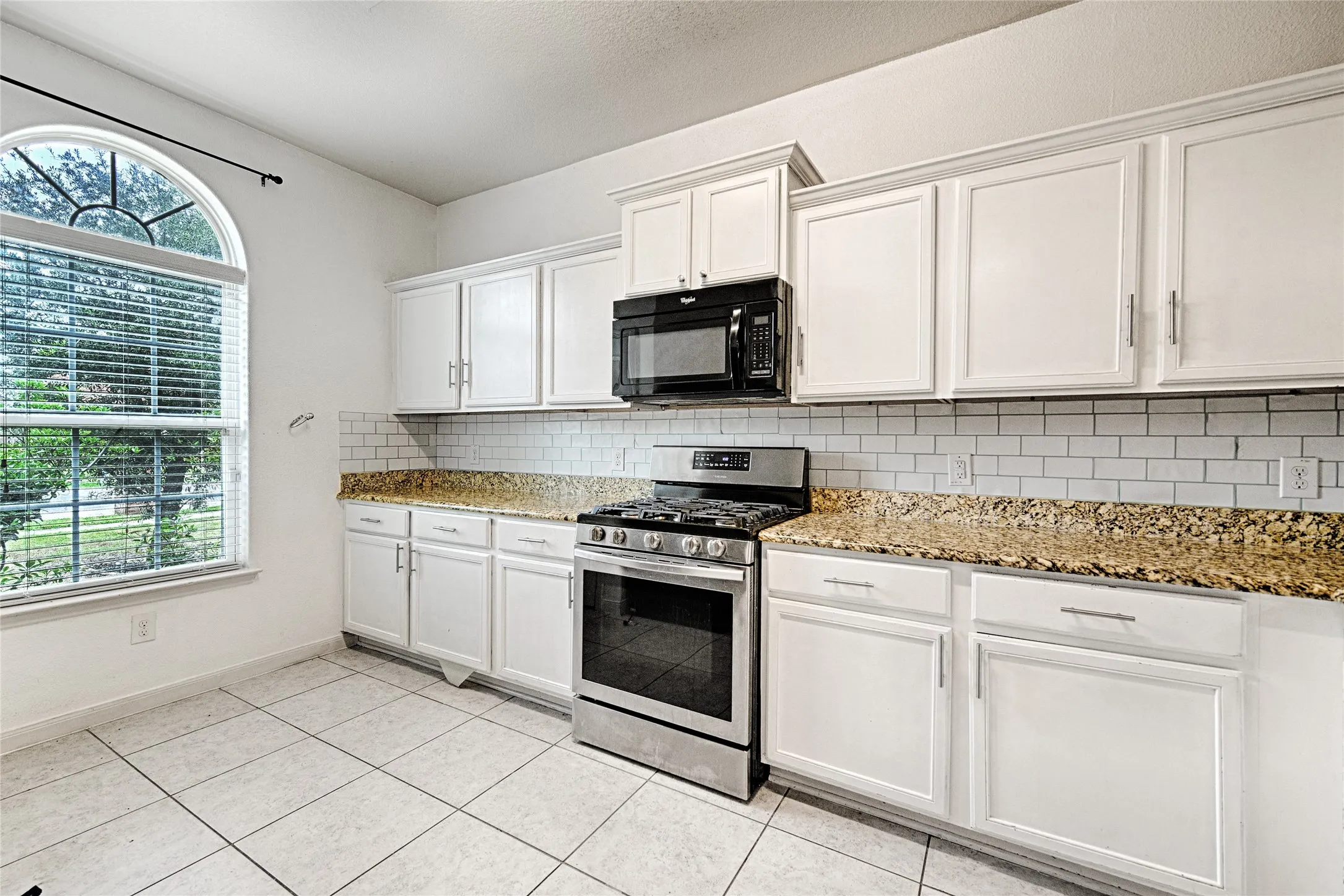 Single Family Residence For Sale in Kaufman County , 4200 Elderberry Street, Forney, Texas 75126, 5 Bedroom, 3 Bathroom, 2 Garage spaces, 2,724 Sqft, built in 2016, mls#21287542, Real Estate Agent in Forney, Homes For Sale in Kaufman county, Homes For Sale in Forney, Realtor in Forney Texas, Real Estate Brokerage Independent Realty Texas, Luminita Cordes Realtor