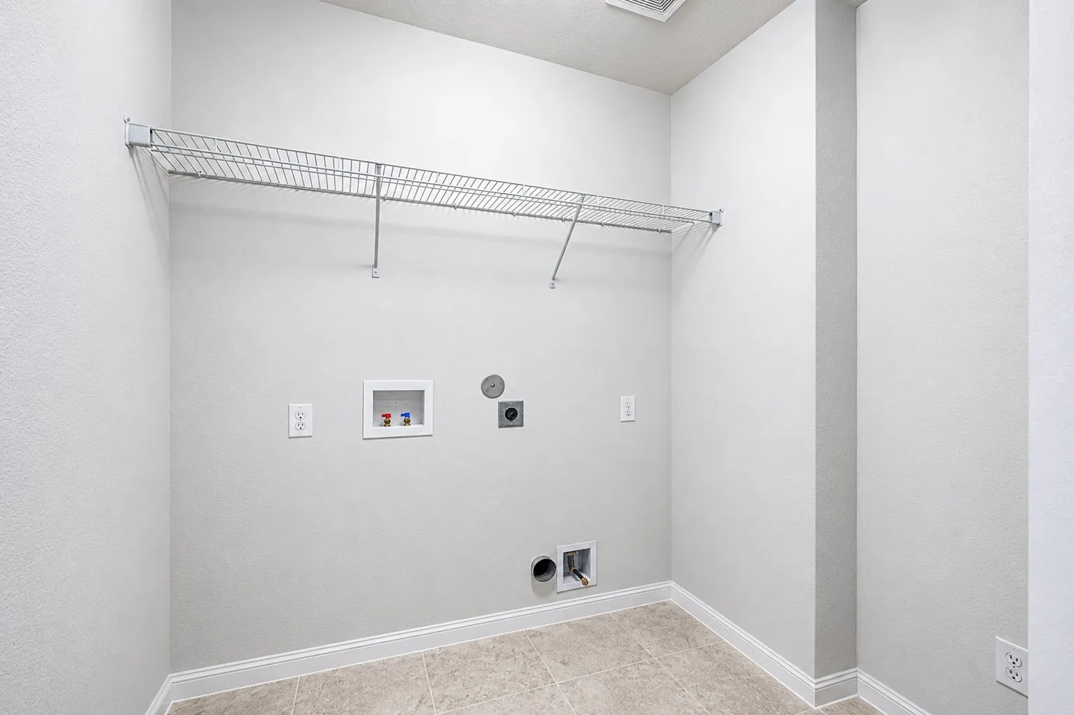 Single Family Residence For Sale in Kaufman County , 4200 Elderberry Street, Forney, Texas 75126, 5 Bedroom, 3 Bathroom, 2 Garage spaces, 2,724 Sqft, built in 2016, mls#21287542, Real Estate Agent in Forney, Homes For Sale in Kaufman county, Homes For Sale in Forney, Realtor in Forney Texas, Real Estate Brokerage Independent Realty Texas, Luminita Cordes Realtor