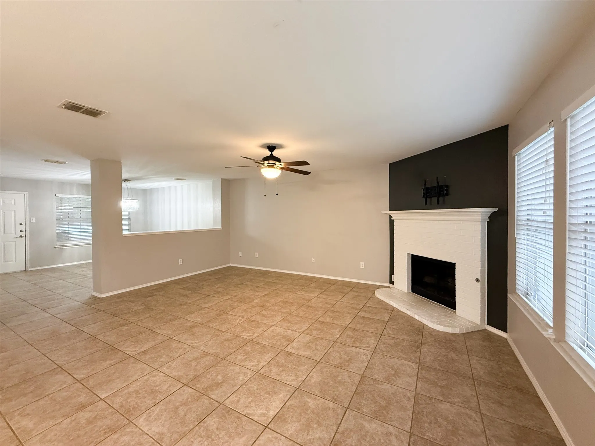 Single Family Residence For Sale in Denton County , 1578 Crown View Drive, Little Elm, Texas 75068, 3 Bedroom, 3 Bathroom, 2 Garage spaces, 2,338 Sqft, built in 2000, mls#21291266, Real Estate Agent in Little Elm, Homes For Sale in Denton county, Homes For Sale in Little Elm, Realtor in Little Elm Texas, Real Estate Brokerage Independent Realty Texas, Luminita Cordes Realtor