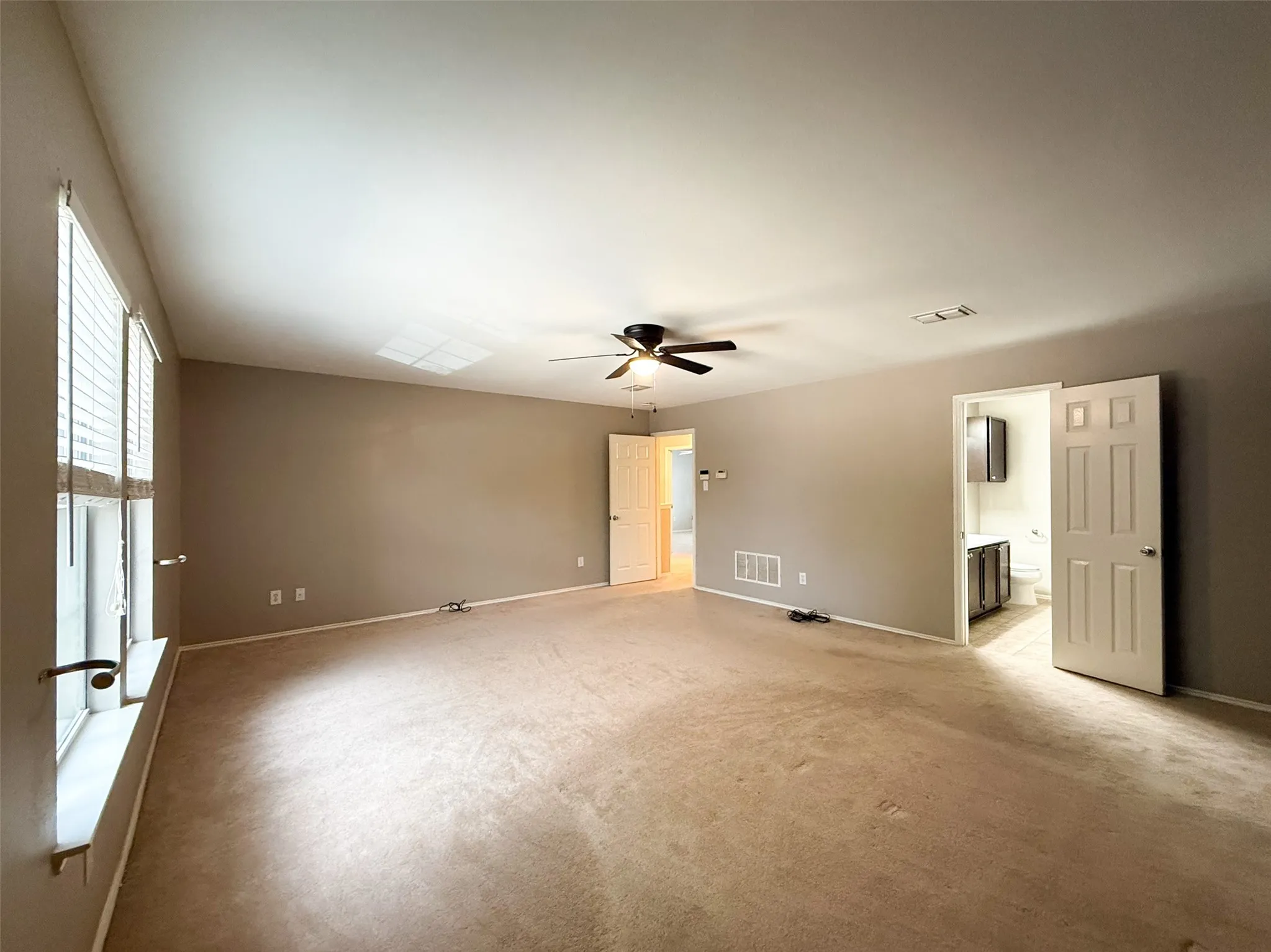 Single Family Residence For Sale in Denton County , 1578 Crown View Drive, Little Elm, Texas 75068, 3 Bedroom, 3 Bathroom, 2 Garage spaces, 2,338 Sqft, built in 2000, mls#21291266, Real Estate Agent in Little Elm, Homes For Sale in Denton county, Homes For Sale in Little Elm, Realtor in Little Elm Texas, Real Estate Brokerage Independent Realty Texas, Luminita Cordes Realtor