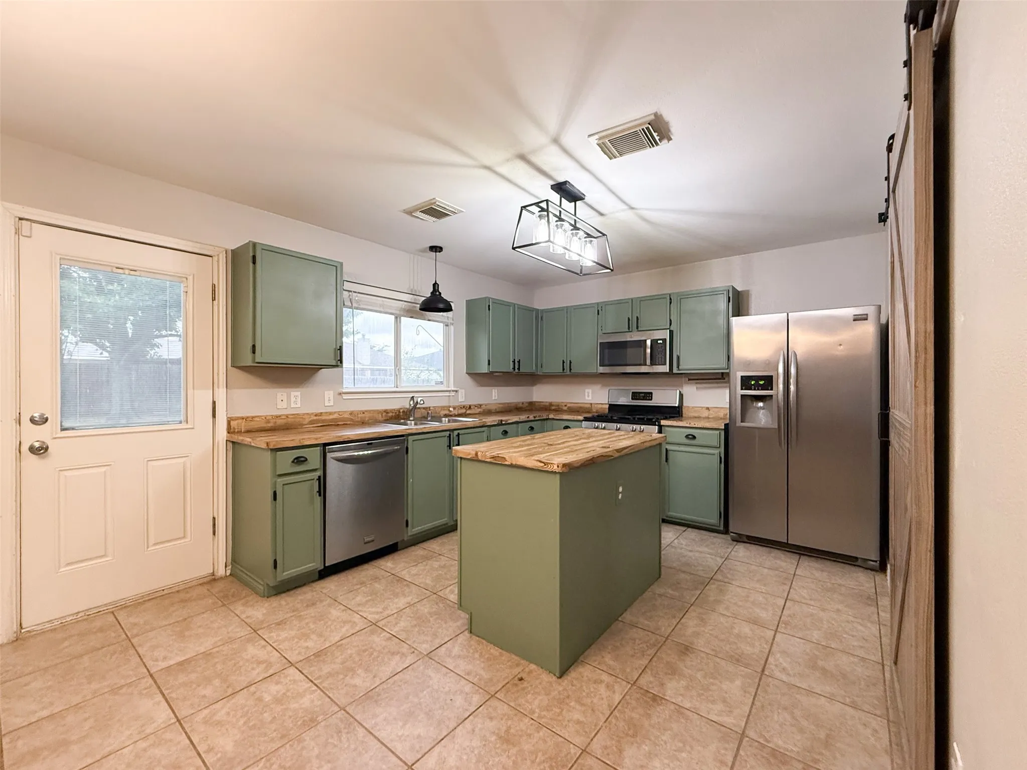 Single Family Residence For Sale in Denton County , 1578 Crown View Drive, Little Elm, Texas 75068, 3 Bedroom, 3 Bathroom, 2 Garage spaces, 2,338 Sqft, built in 2000, mls#21291266, Real Estate Agent in Little Elm, Homes For Sale in Denton county, Homes For Sale in Little Elm, Realtor in Little Elm Texas, Real Estate Brokerage Independent Realty Texas, Luminita Cordes Realtor