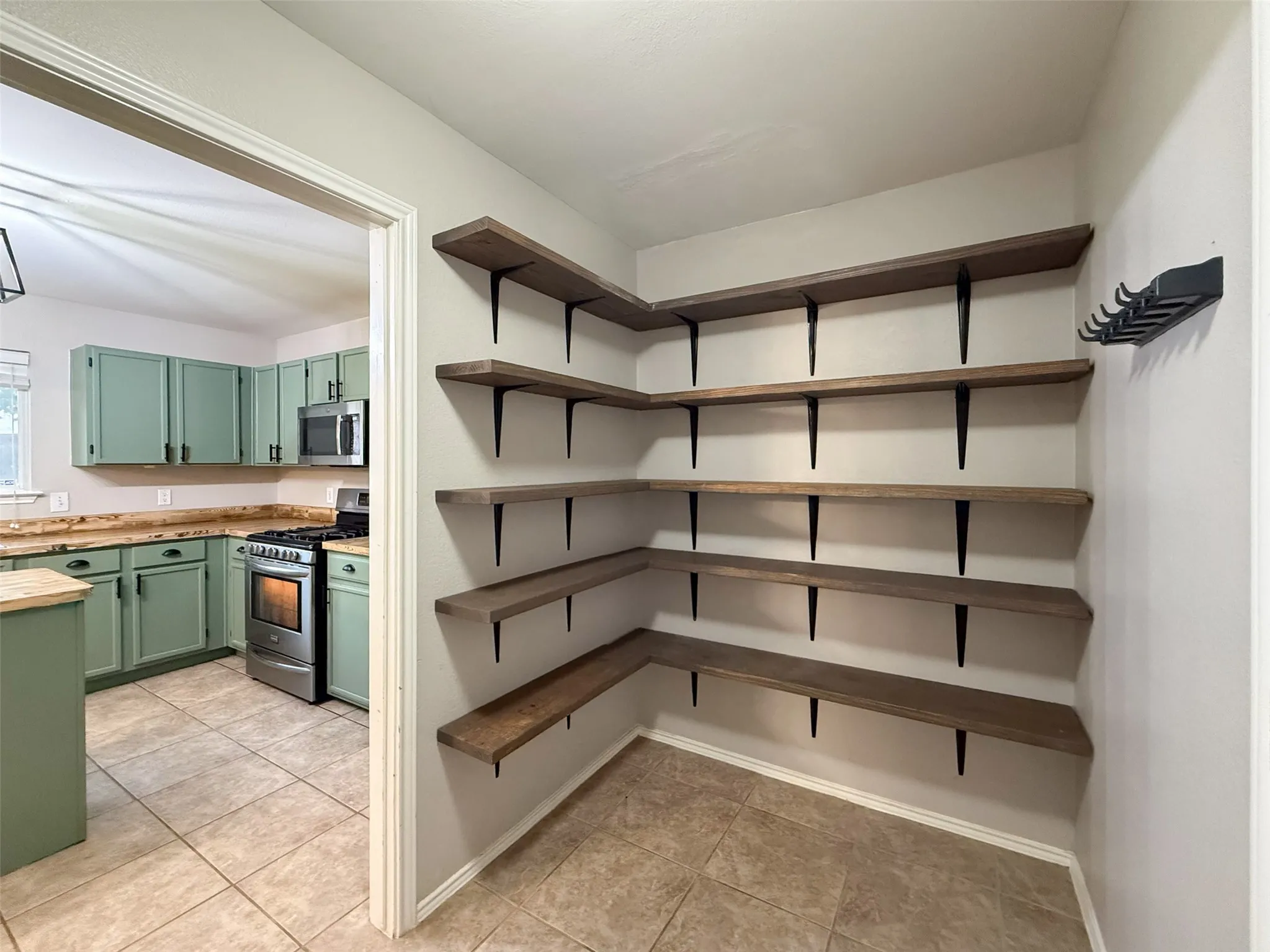 Single Family Residence For Sale in Denton County , 1578 Crown View Drive, Little Elm, Texas 75068, 3 Bedroom, 3 Bathroom, 2 Garage spaces, 2,338 Sqft, built in 2000, mls#21291266, Real Estate Agent in Little Elm, Homes For Sale in Denton county, Homes For Sale in Little Elm, Realtor in Little Elm Texas, Real Estate Brokerage Independent Realty Texas, Luminita Cordes Realtor
