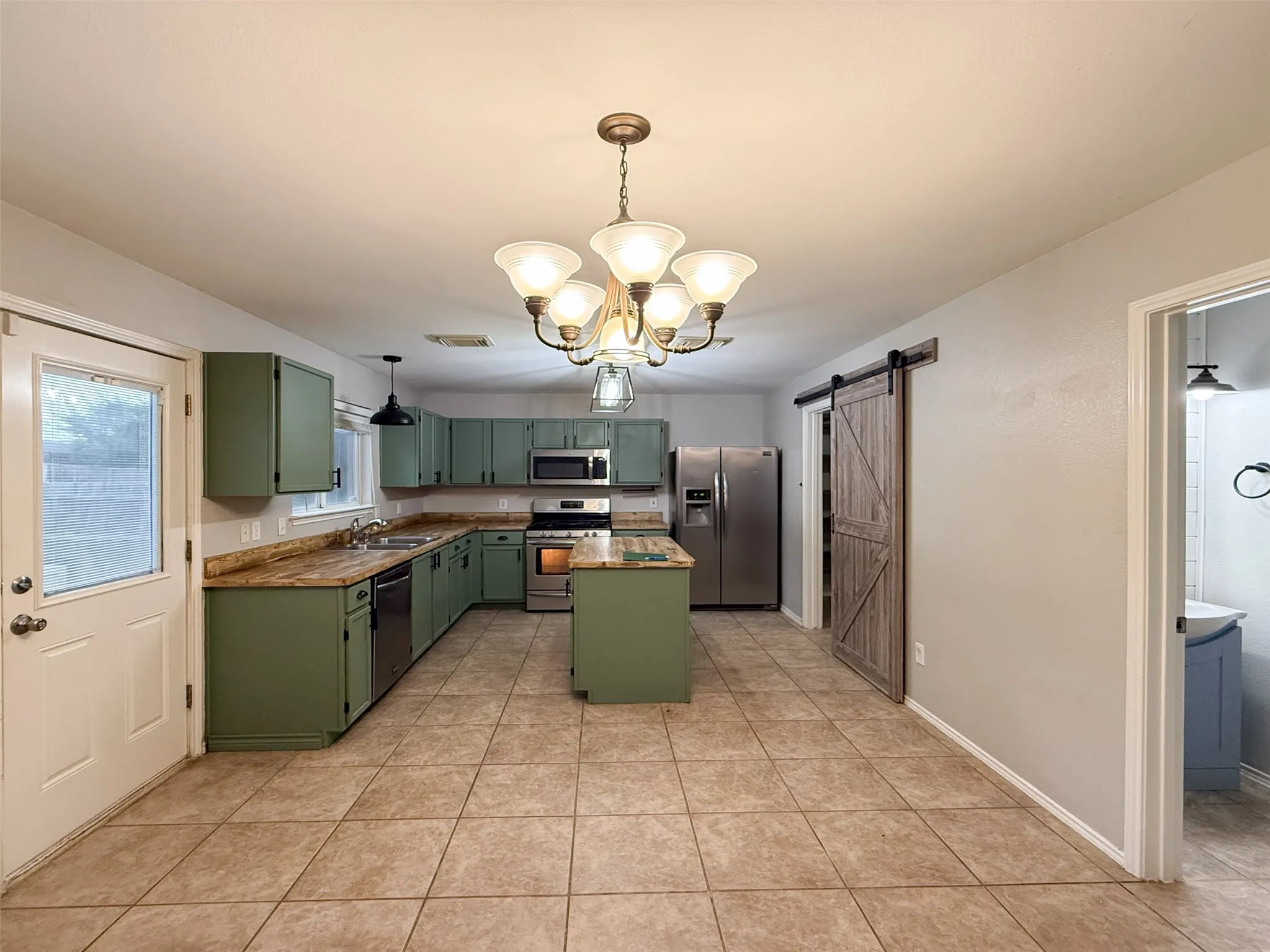 Single Family Residence For Sale in Denton County , 1578 Crown View Drive, Little Elm, Texas 75068, 3 Bedroom, 3 Bathroom, 2 Garage spaces, 2,338 Sqft, built in 2000, mls#21291266, Real Estate Agent in Little Elm, Homes For Sale in Denton county, Homes For Sale in Little Elm, Realtor in Little Elm Texas, Real Estate Brokerage Independent Realty Texas, Luminita Cordes Realtor