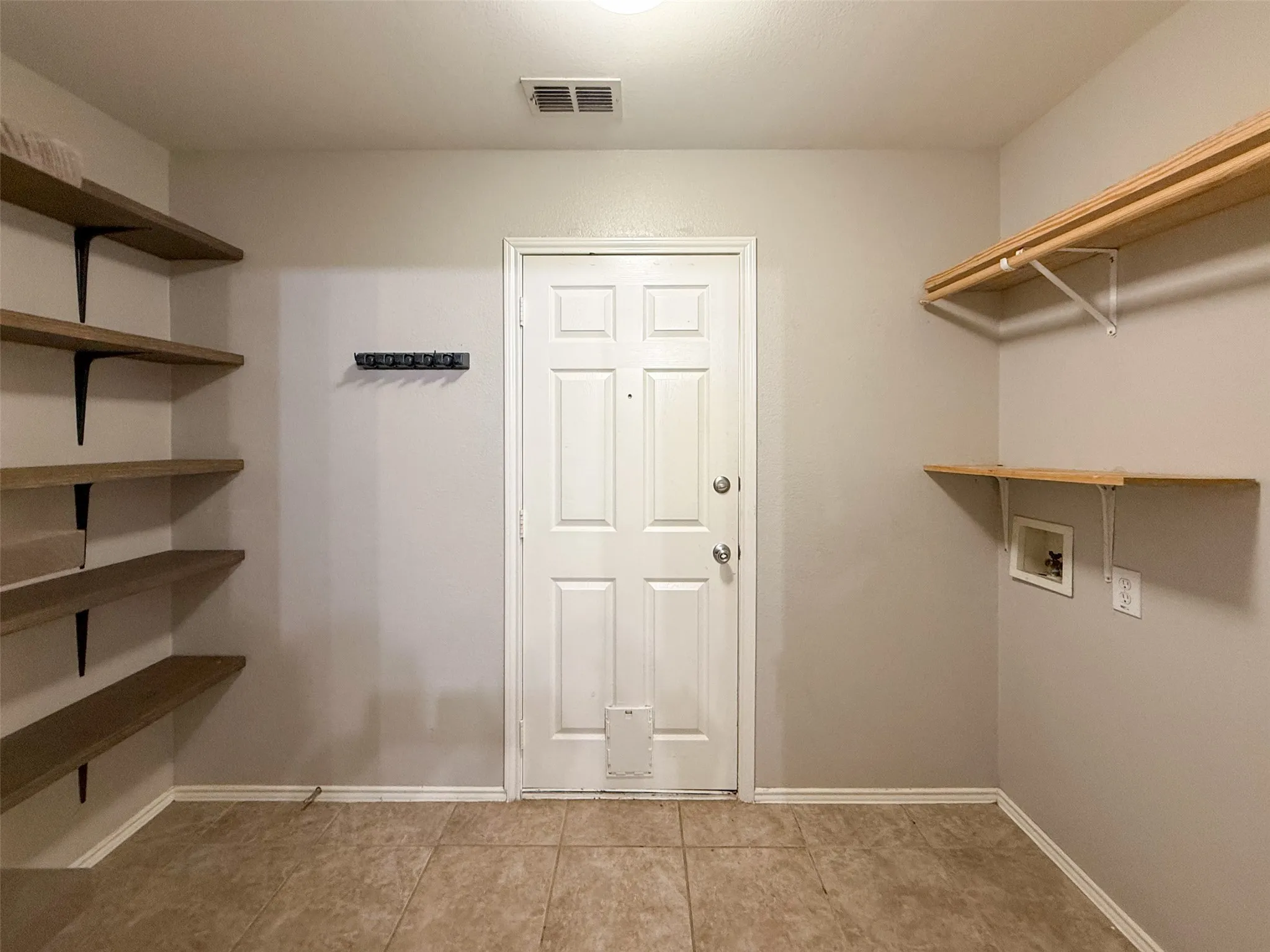 Single Family Residence For Sale in Denton County , 1578 Crown View Drive, Little Elm, Texas 75068, 3 Bedroom, 3 Bathroom, 2 Garage spaces, 2,338 Sqft, built in 2000, mls#21291266, Real Estate Agent in Little Elm, Homes For Sale in Denton county, Homes For Sale in Little Elm, Realtor in Little Elm Texas, Real Estate Brokerage Independent Realty Texas, Luminita Cordes Realtor