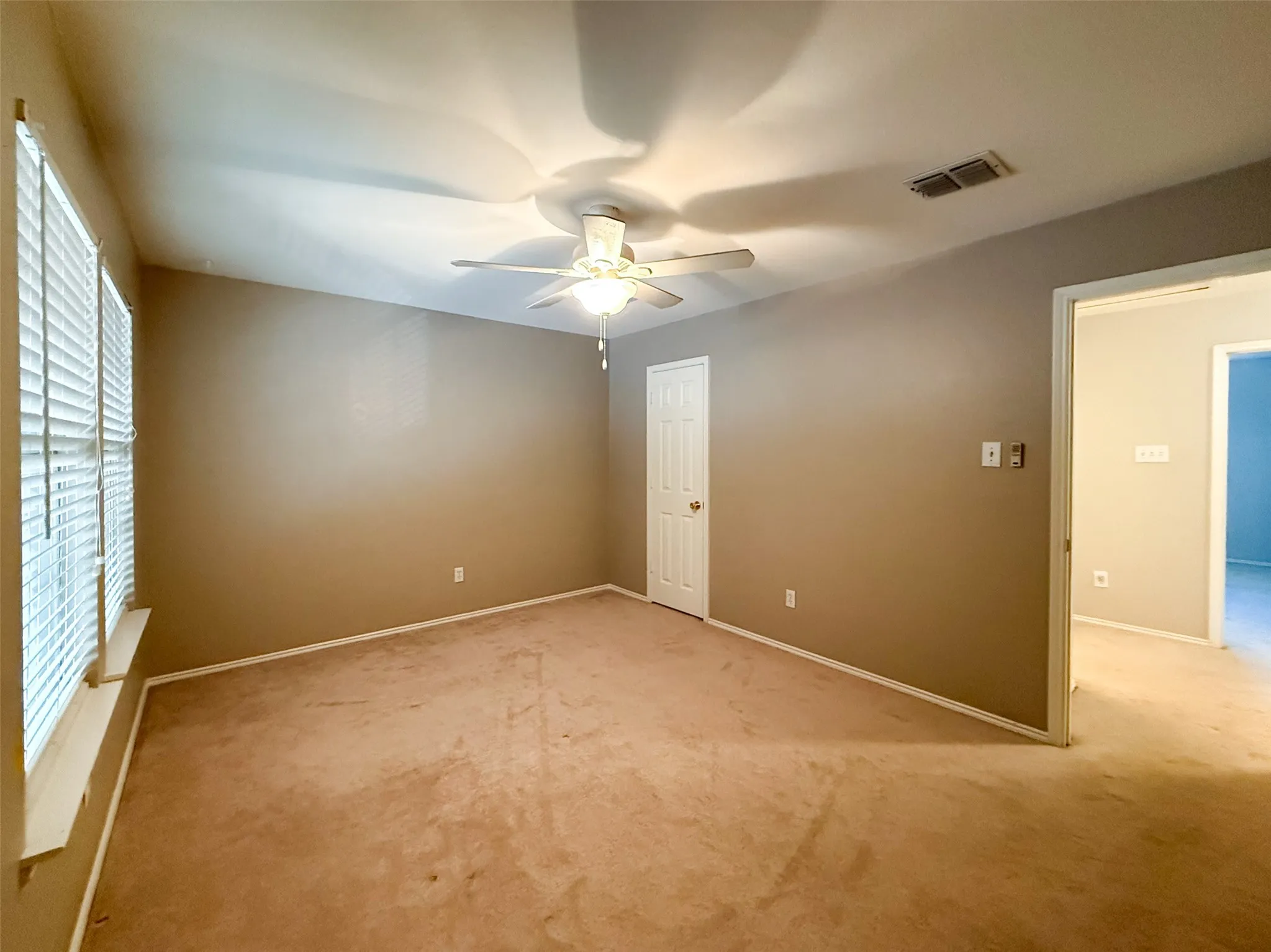 Single Family Residence For Sale in Denton County , 1578 Crown View Drive, Little Elm, Texas 75068, 3 Bedroom, 3 Bathroom, 2 Garage spaces, 2,338 Sqft, built in 2000, mls#21291266, Real Estate Agent in Little Elm, Homes For Sale in Denton county, Homes For Sale in Little Elm, Realtor in Little Elm Texas, Real Estate Brokerage Independent Realty Texas, Luminita Cordes Realtor
