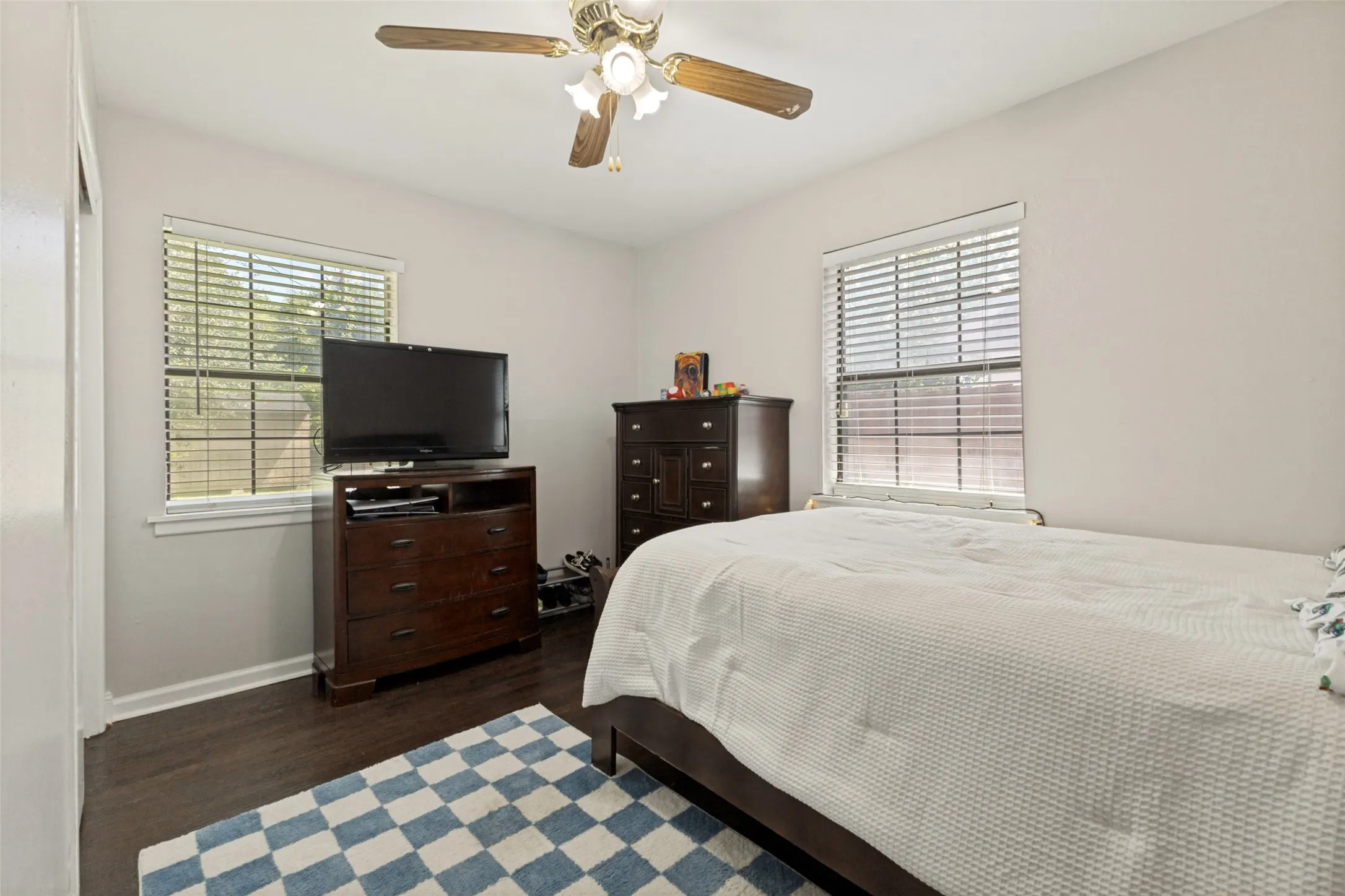 Single Family Residence For Sale in Dallas County , 211 Brazos Street, Garland, Texas 75041, 3 Bedroom, 1 Bathroom, 1 Garage spaces, 964 Sqft, built in 1955, mls#21291150, Real Estate Agent in Garland, Homes For Sale in Dallas county, Homes For Sale in Garland, Realtor in Garland Texas, Real Estate Brokerage Independent Realty Texas, Luminita Cordes Realtor