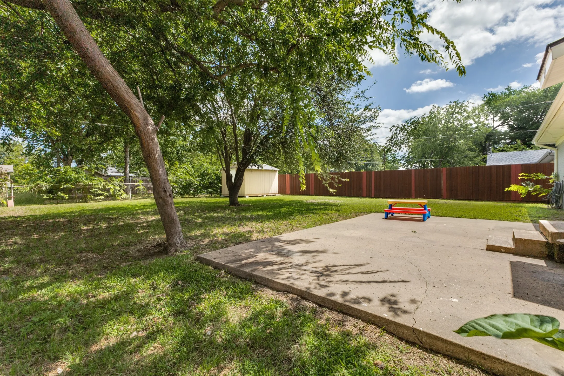 Single Family Residence For Sale in Dallas County , 211 Brazos Street, Garland, Texas 75041, 3 Bedroom, 1 Bathroom, 1 Garage spaces, 964 Sqft, built in 1955, mls#21291150, Real Estate Agent in Garland, Homes For Sale in Dallas county, Homes For Sale in Garland, Realtor in Garland Texas, Real Estate Brokerage Independent Realty Texas, Luminita Cordes Realtor