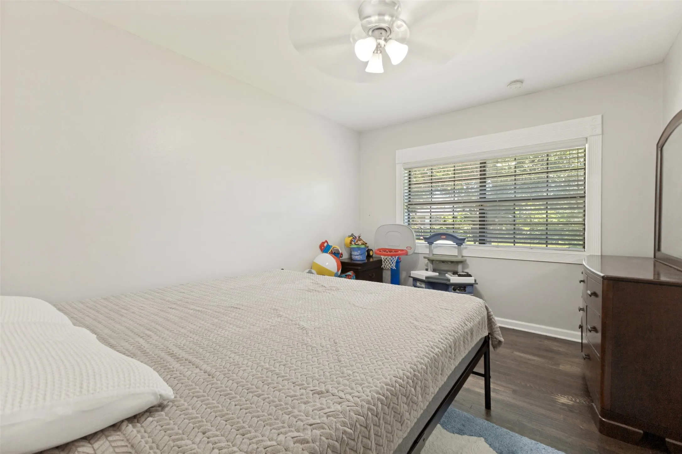 Single Family Residence For Sale in Dallas County , 211 Brazos Street, Garland, Texas 75041, 3 Bedroom, 1 Bathroom, 1 Garage spaces, 964 Sqft, built in 1955, mls#21291150, Real Estate Agent in Garland, Homes For Sale in Dallas county, Homes For Sale in Garland, Realtor in Garland Texas, Real Estate Brokerage Independent Realty Texas, Luminita Cordes Realtor