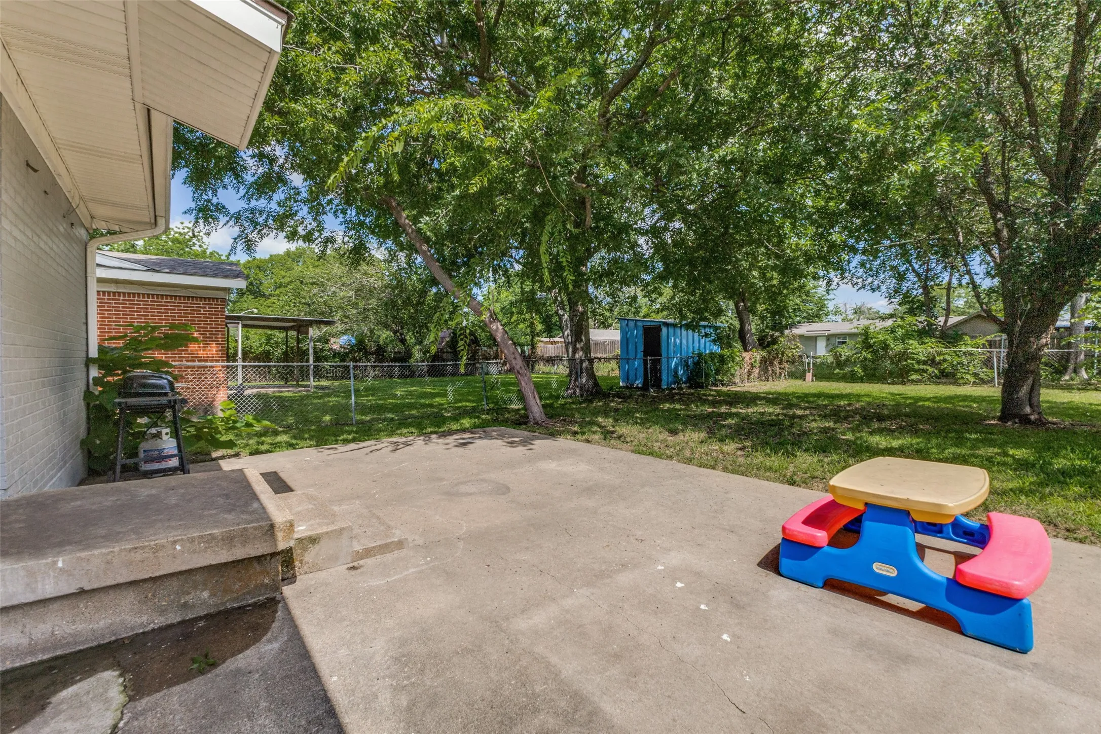 Single Family Residence For Sale in Dallas County , 211 Brazos Street, Garland, Texas 75041, 3 Bedroom, 1 Bathroom, 1 Garage spaces, 964 Sqft, built in 1955, mls#21291150, Real Estate Agent in Garland, Homes For Sale in Dallas county, Homes For Sale in Garland, Realtor in Garland Texas, Real Estate Brokerage Independent Realty Texas, Luminita Cordes Realtor
