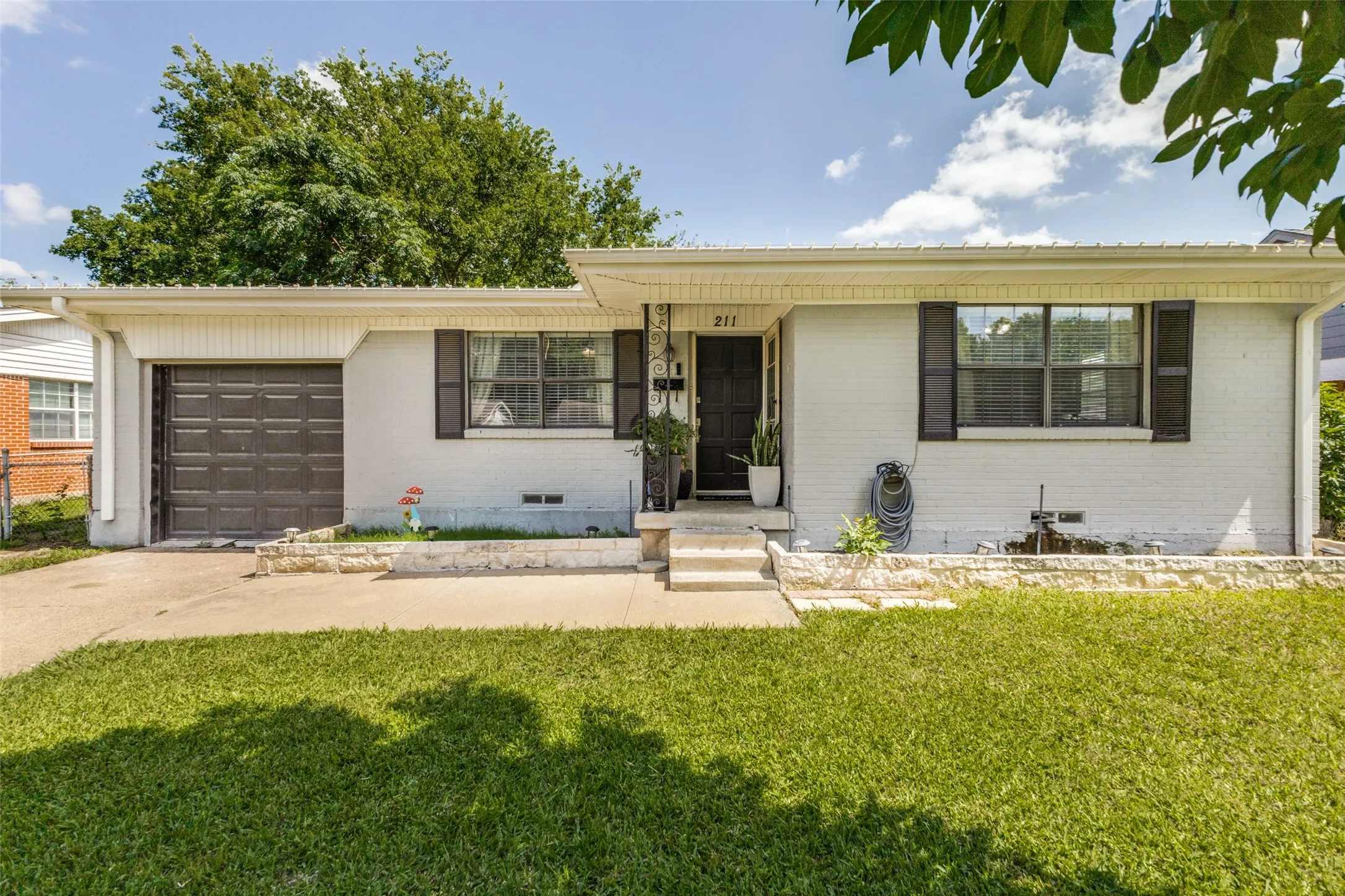 Single Family Residence For Sale in Dallas County , 211 Brazos Street, Garland, Texas 75041, 3 Bedroom, 1 Bathroom, 1 Garage spaces, 964 Sqft, built in 1955, mls#21291150, Real Estate Agent in Garland, Homes For Sale in Dallas county, Homes For Sale in Garland, Realtor in Garland Texas, Real Estate Brokerage Independent Realty Texas, Luminita Cordes Realtor