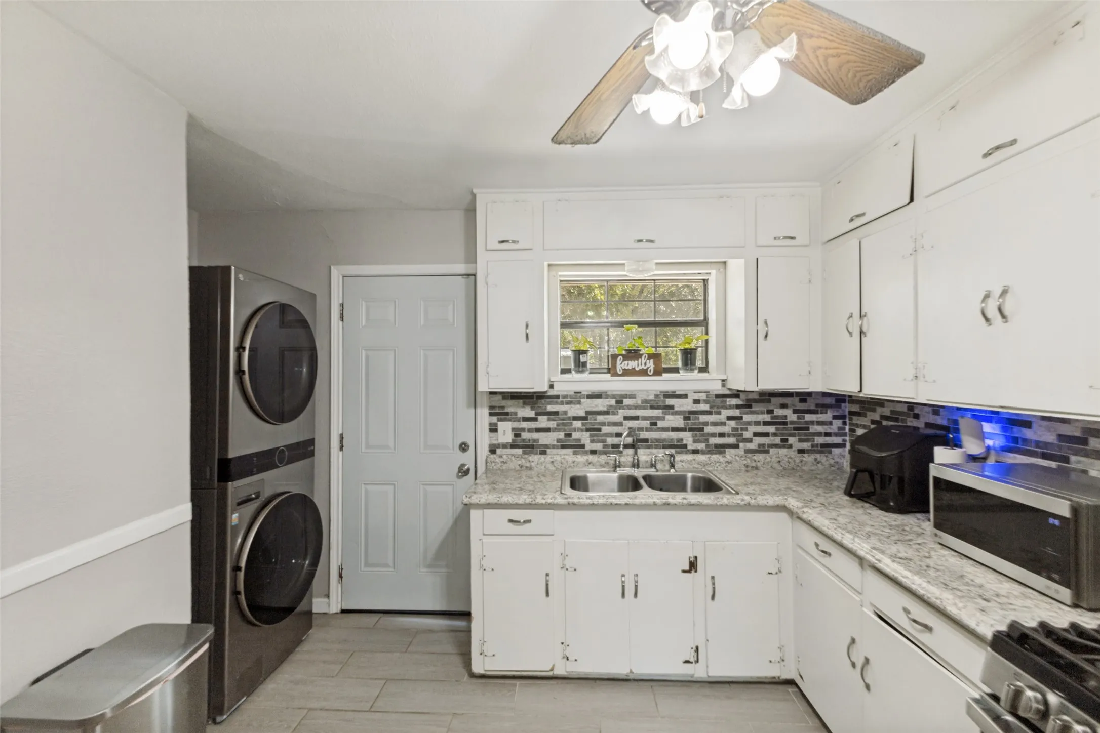 Single Family Residence For Sale in Dallas County , 211 Brazos Street, Garland, Texas 75041, 3 Bedroom, 1 Bathroom, 1 Garage spaces, 964 Sqft, built in 1955, mls#21291150, Real Estate Agent in Garland, Homes For Sale in Dallas county, Homes For Sale in Garland, Realtor in Garland Texas, Real Estate Brokerage Independent Realty Texas, Luminita Cordes Realtor