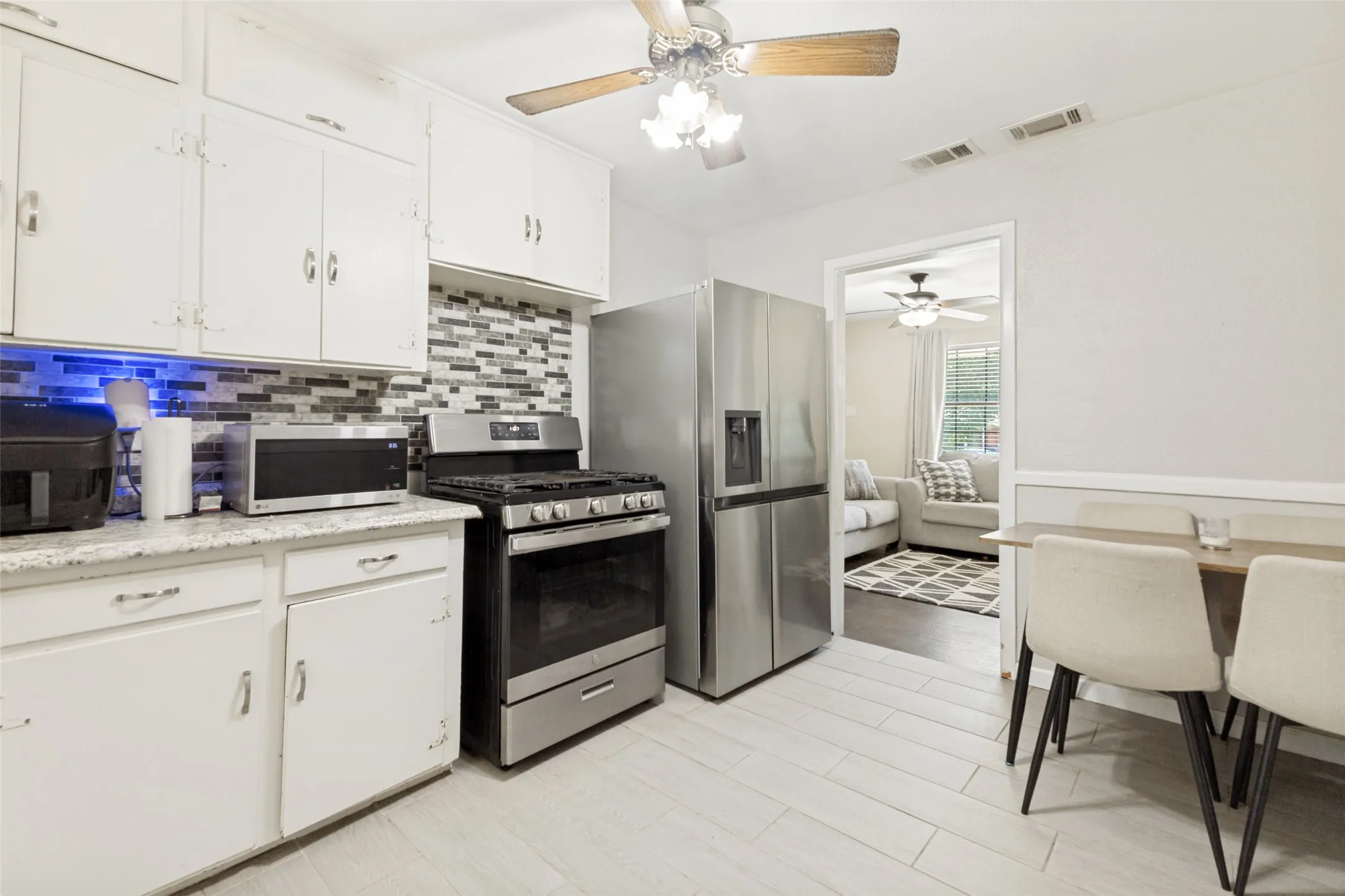 Single Family Residence For Sale in Dallas County , 211 Brazos Street, Garland, Texas 75041, 3 Bedroom, 1 Bathroom, 1 Garage spaces, 964 Sqft, built in 1955, mls#21291150, Real Estate Agent in Garland, Homes For Sale in Dallas county, Homes For Sale in Garland, Realtor in Garland Texas, Real Estate Brokerage Independent Realty Texas, Luminita Cordes Realtor