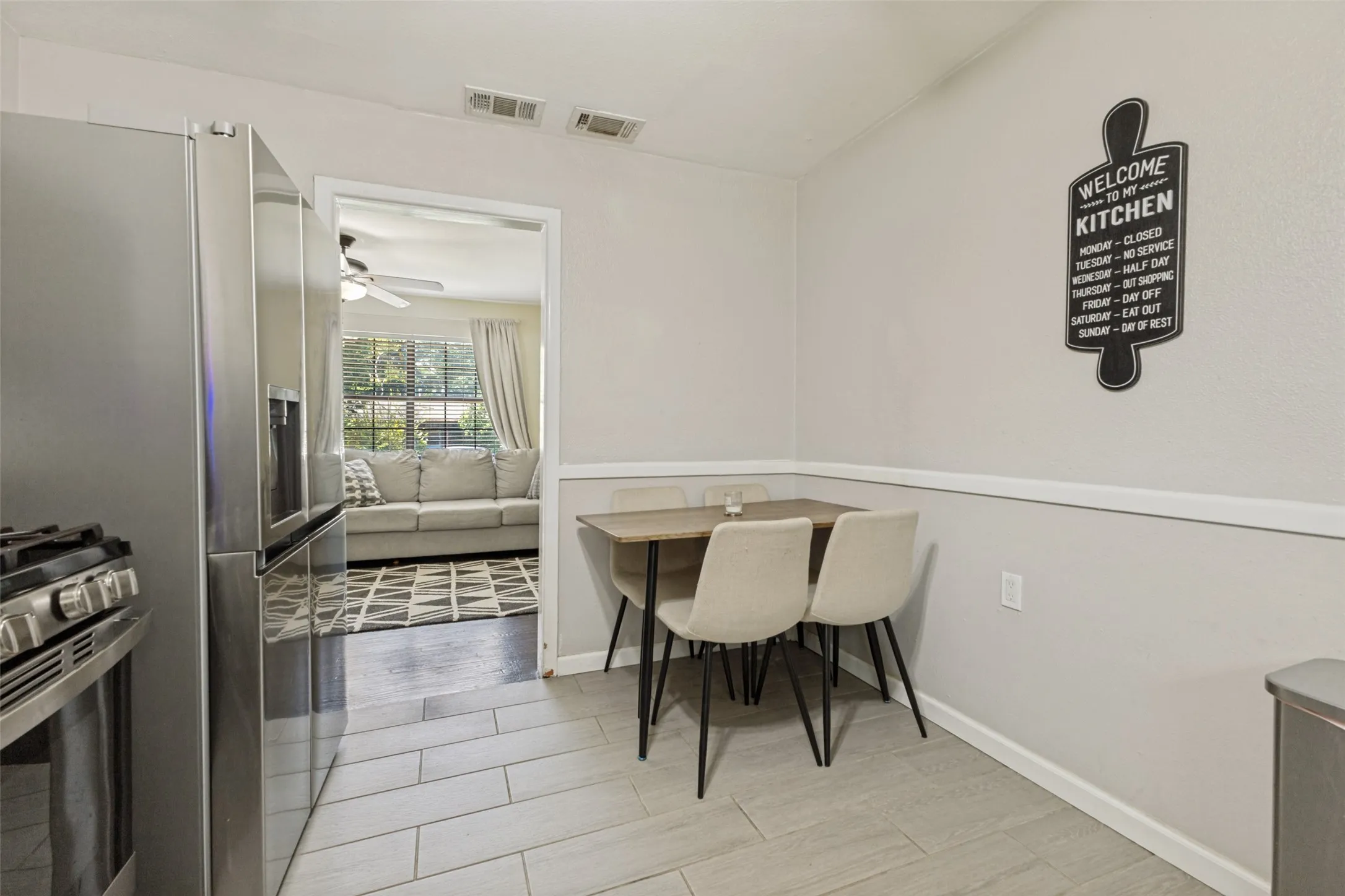 Single Family Residence For Sale in Dallas County , 211 Brazos Street, Garland, Texas 75041, 3 Bedroom, 1 Bathroom, 1 Garage spaces, 964 Sqft, built in 1955, mls#21291150, Real Estate Agent in Garland, Homes For Sale in Dallas county, Homes For Sale in Garland, Realtor in Garland Texas, Real Estate Brokerage Independent Realty Texas, Luminita Cordes Realtor
