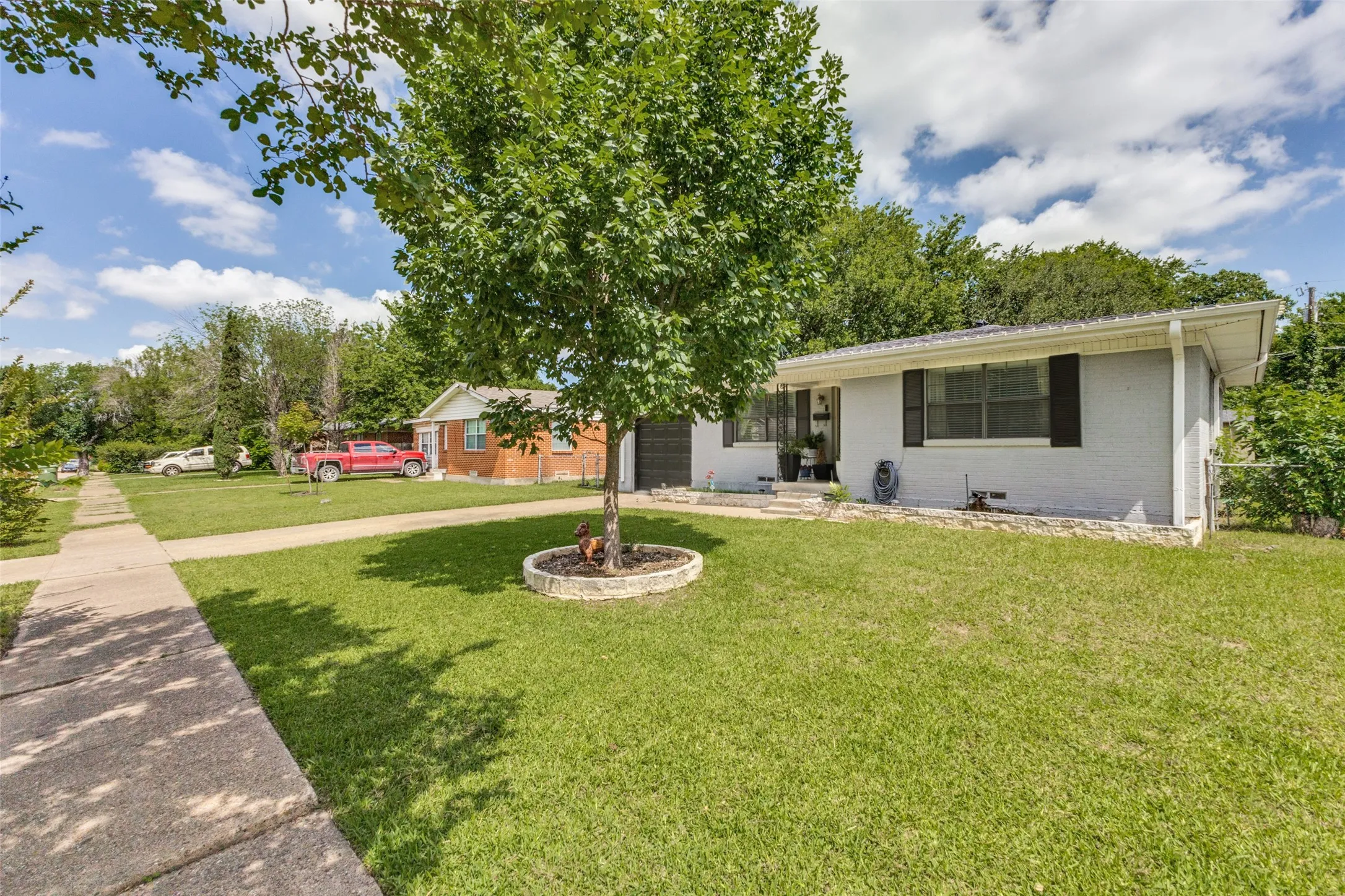 Single Family Residence For Sale in Dallas County , 211 Brazos Street, Garland, Texas 75041, 3 Bedroom, 1 Bathroom, 1 Garage spaces, 964 Sqft, built in 1955, mls#21291150, Real Estate Agent in Garland, Homes For Sale in Dallas county, Homes For Sale in Garland, Realtor in Garland Texas, Real Estate Brokerage Independent Realty Texas, Luminita Cordes Realtor