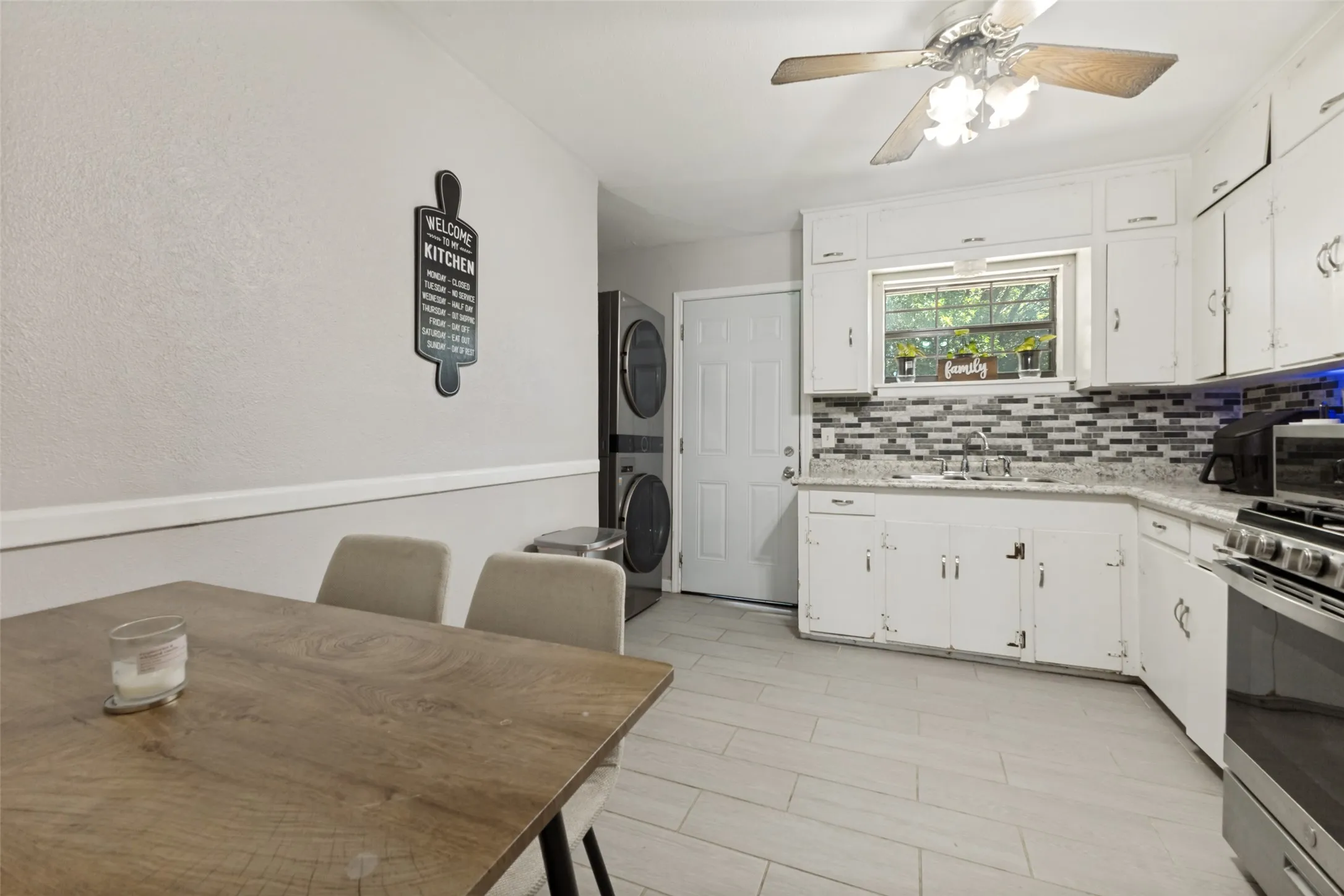 Single Family Residence For Sale in Dallas County , 211 Brazos Street, Garland, Texas 75041, 3 Bedroom, 1 Bathroom, 1 Garage spaces, 964 Sqft, built in 1955, mls#21291150, Real Estate Agent in Garland, Homes For Sale in Dallas county, Homes For Sale in Garland, Realtor in Garland Texas, Real Estate Brokerage Independent Realty Texas, Luminita Cordes Realtor