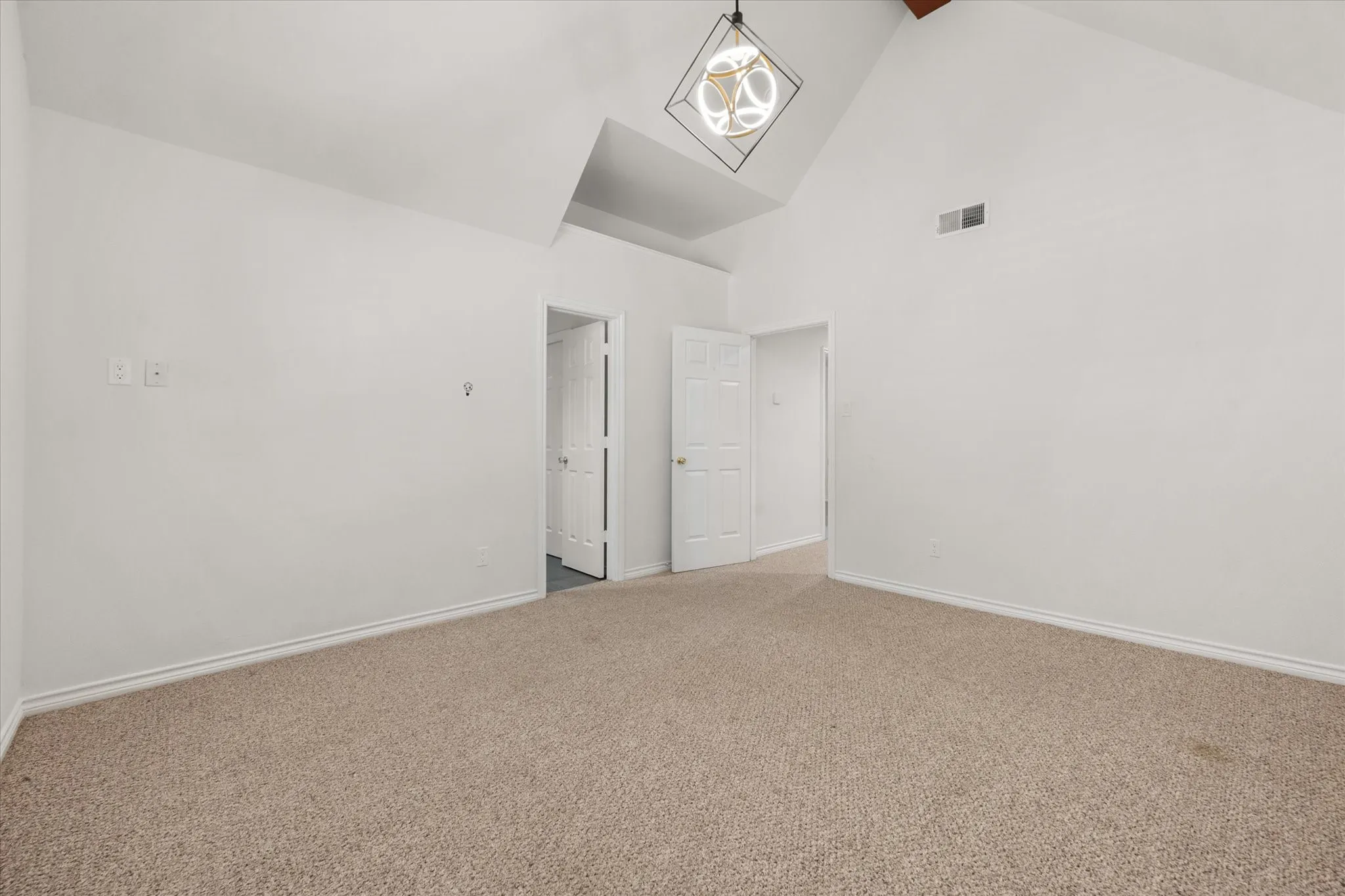 Single Family Residence For Sale in Tarrant County , 2801 Knotted Oaks Trail, Arlington, Texas 76006, 5 Bedroom, 4 Bathroom, 2 Garage spaces, 3,382 Sqft, built in 1987, mls#21290895, Real Estate Agent in Arlington, Homes For Sale in Tarrant county, Homes For Sale in Arlington, Realtor in Arlington Texas, Real Estate Brokerage Independent Realty Texas, Luminita Cordes Realtor