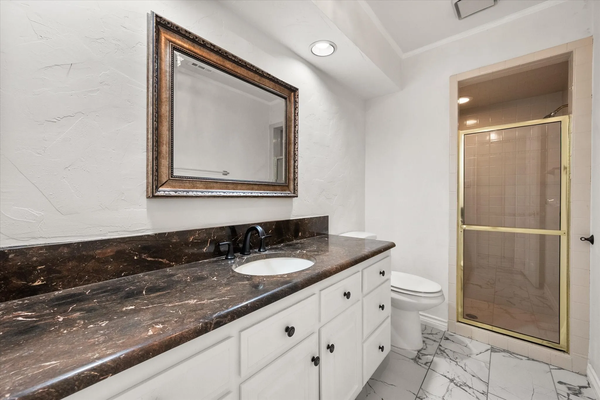 Single Family Residence For Sale in Tarrant County , 2801 Knotted Oaks Trail, Arlington, Texas 76006, 5 Bedroom, 4 Bathroom, 2 Garage spaces, 3,382 Sqft, built in 1987, mls#21290895, Real Estate Agent in Arlington, Homes For Sale in Tarrant county, Homes For Sale in Arlington, Realtor in Arlington Texas, Real Estate Brokerage Independent Realty Texas, Luminita Cordes Realtor