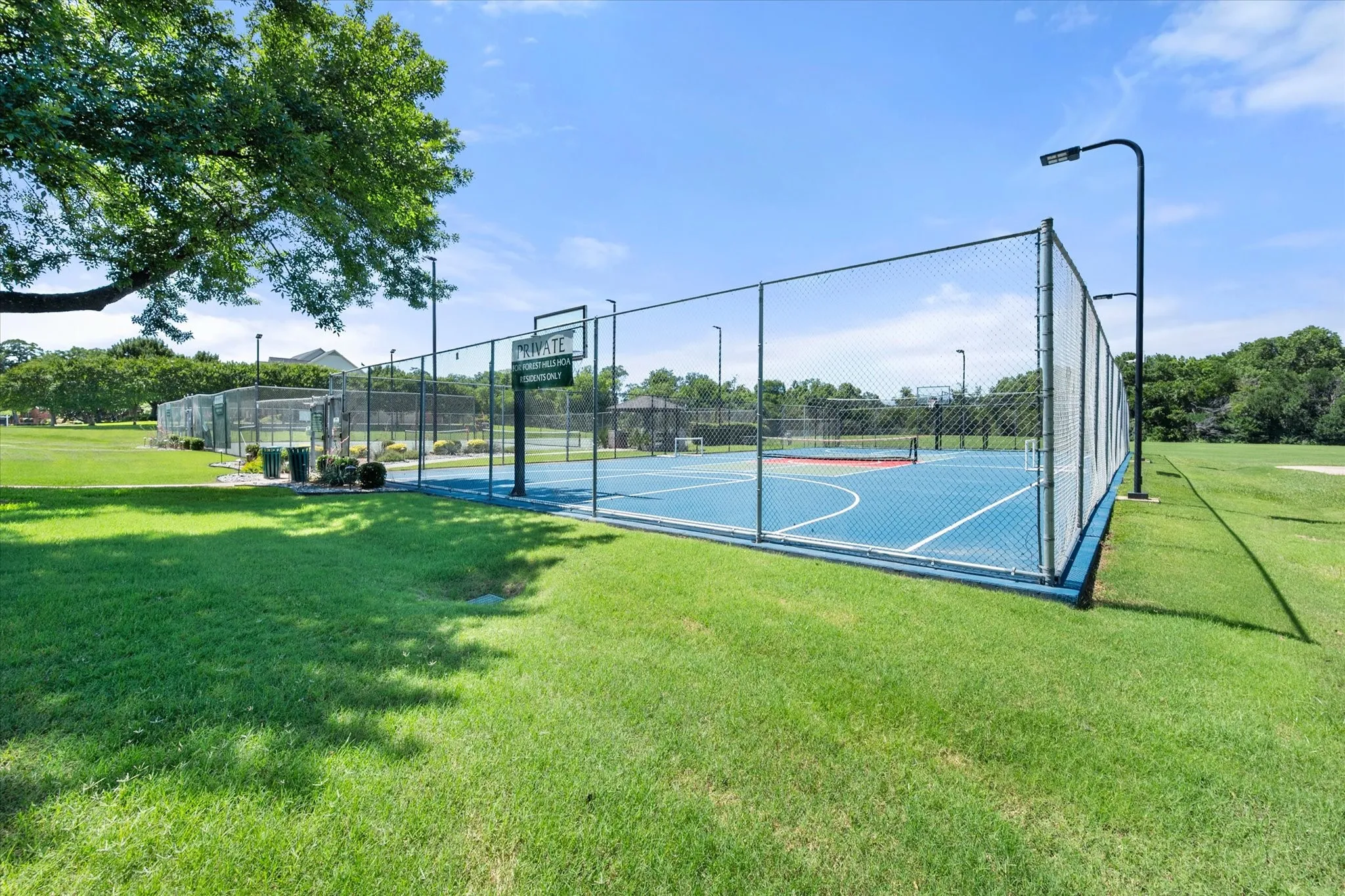 Single Family Residence For Sale in Tarrant County , 2801 Knotted Oaks Trail, Arlington, Texas 76006, 5 Bedroom, 4 Bathroom, 2 Garage spaces, 3,382 Sqft, built in 1987, mls#21290895, Real Estate Agent in Arlington, Homes For Sale in Tarrant county, Homes For Sale in Arlington, Realtor in Arlington Texas, Real Estate Brokerage Independent Realty Texas, Luminita Cordes Realtor
