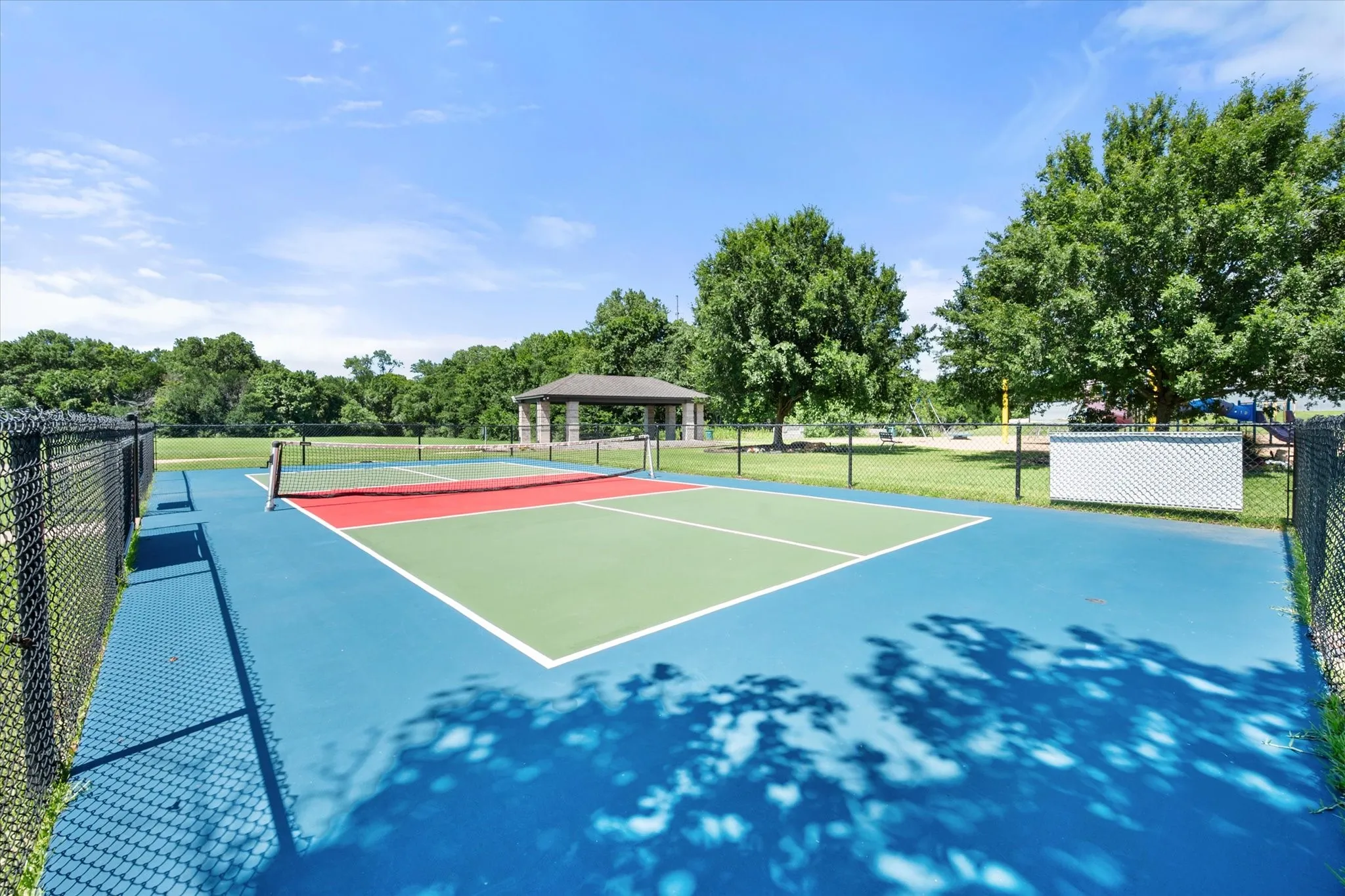 Single Family Residence For Sale in Tarrant County , 2801 Knotted Oaks Trail, Arlington, Texas 76006, 5 Bedroom, 4 Bathroom, 2 Garage spaces, 3,382 Sqft, built in 1987, mls#21290895, Real Estate Agent in Arlington, Homes For Sale in Tarrant county, Homes For Sale in Arlington, Realtor in Arlington Texas, Real Estate Brokerage Independent Realty Texas, Luminita Cordes Realtor
