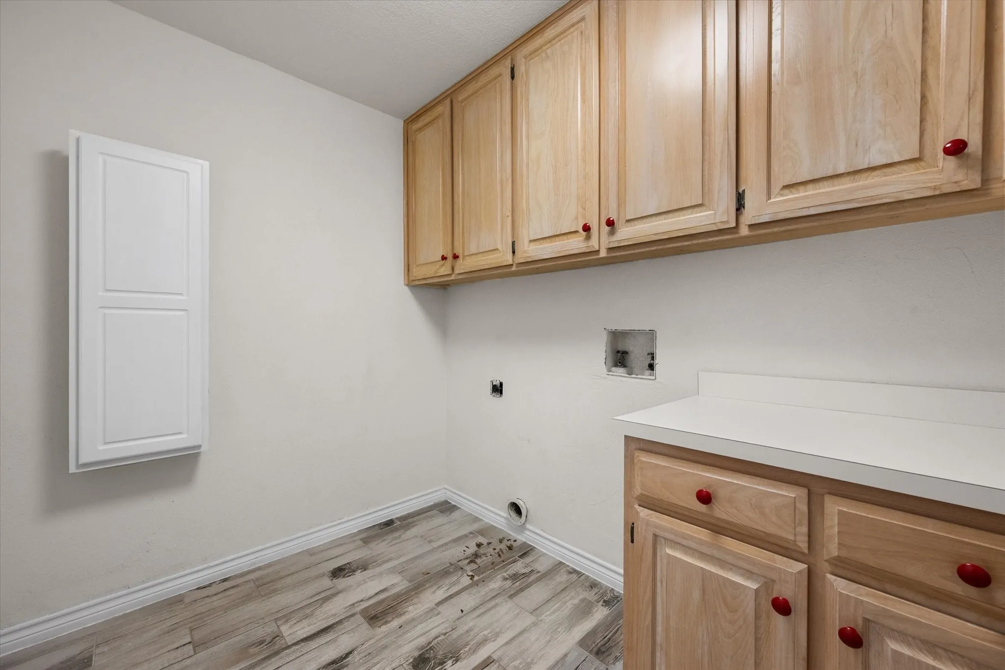 Single Family Residence For Sale in Tarrant County , 2801 Knotted Oaks Trail, Arlington, Texas 76006, 5 Bedroom, 4 Bathroom, 2 Garage spaces, 3,382 Sqft, built in 1987, mls#21290895, Real Estate Agent in Arlington, Homes For Sale in Tarrant county, Homes For Sale in Arlington, Realtor in Arlington Texas, Real Estate Brokerage Independent Realty Texas, Luminita Cordes Realtor