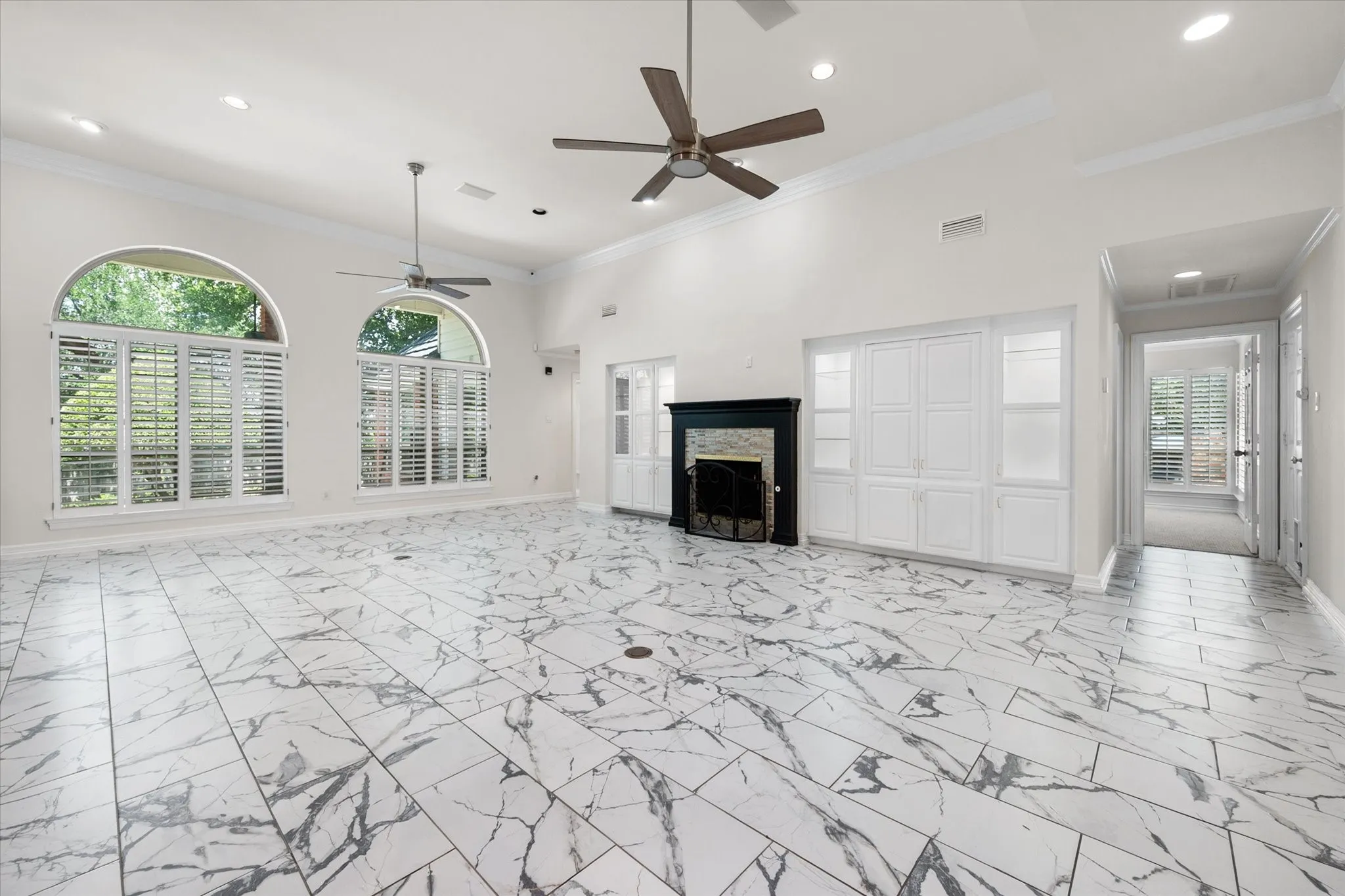 Single Family Residence For Sale in Tarrant County , 2801 Knotted Oaks Trail, Arlington, Texas 76006, 5 Bedroom, 4 Bathroom, 2 Garage spaces, 3,382 Sqft, built in 1987, mls#21290895, Real Estate Agent in Arlington, Homes For Sale in Tarrant county, Homes For Sale in Arlington, Realtor in Arlington Texas, Real Estate Brokerage Independent Realty Texas, Luminita Cordes Realtor