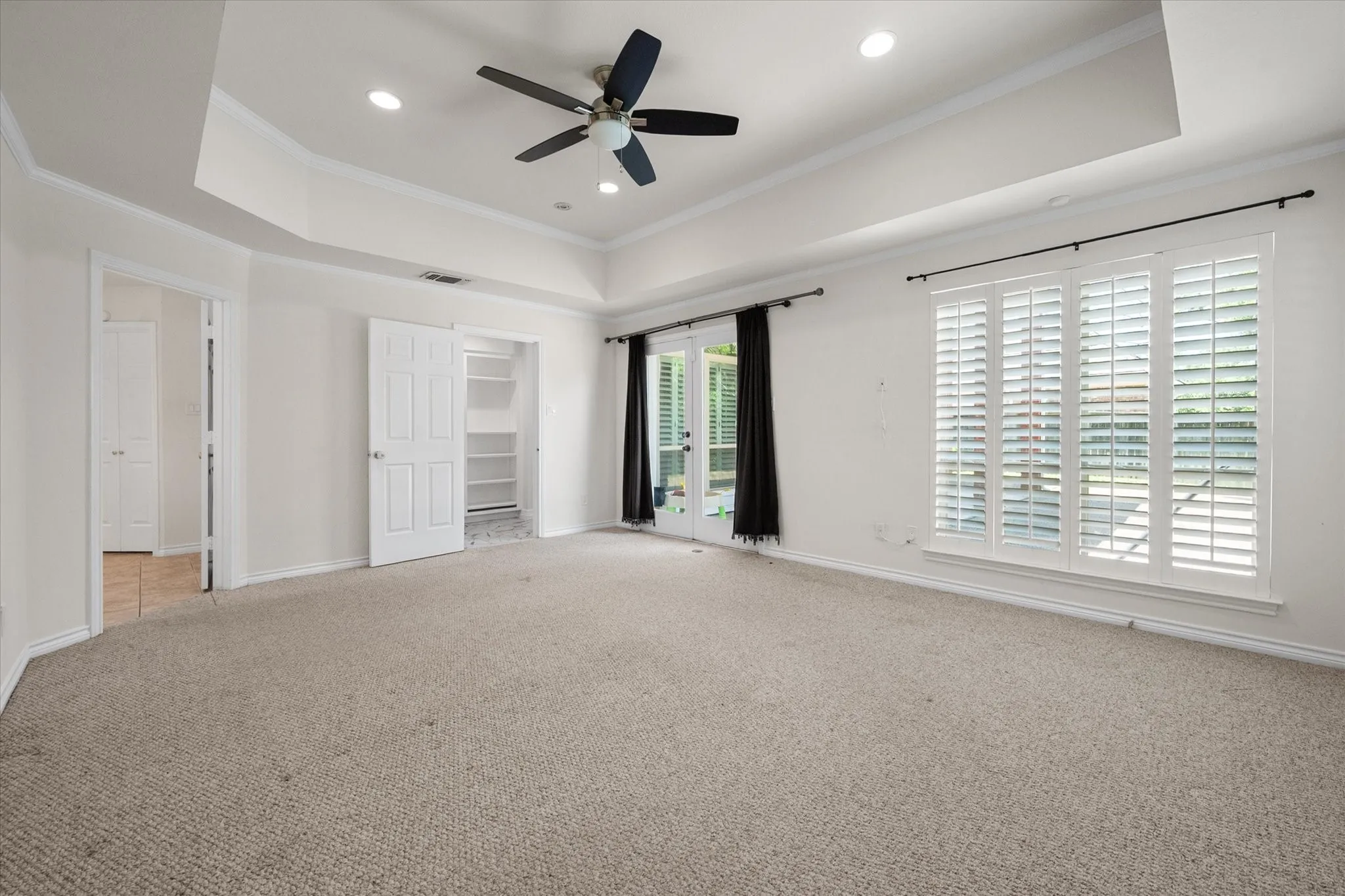 Single Family Residence For Sale in Tarrant County , 2801 Knotted Oaks Trail, Arlington, Texas 76006, 5 Bedroom, 4 Bathroom, 2 Garage spaces, 3,382 Sqft, built in 1987, mls#21290895, Real Estate Agent in Arlington, Homes For Sale in Tarrant county, Homes For Sale in Arlington, Realtor in Arlington Texas, Real Estate Brokerage Independent Realty Texas, Luminita Cordes Realtor