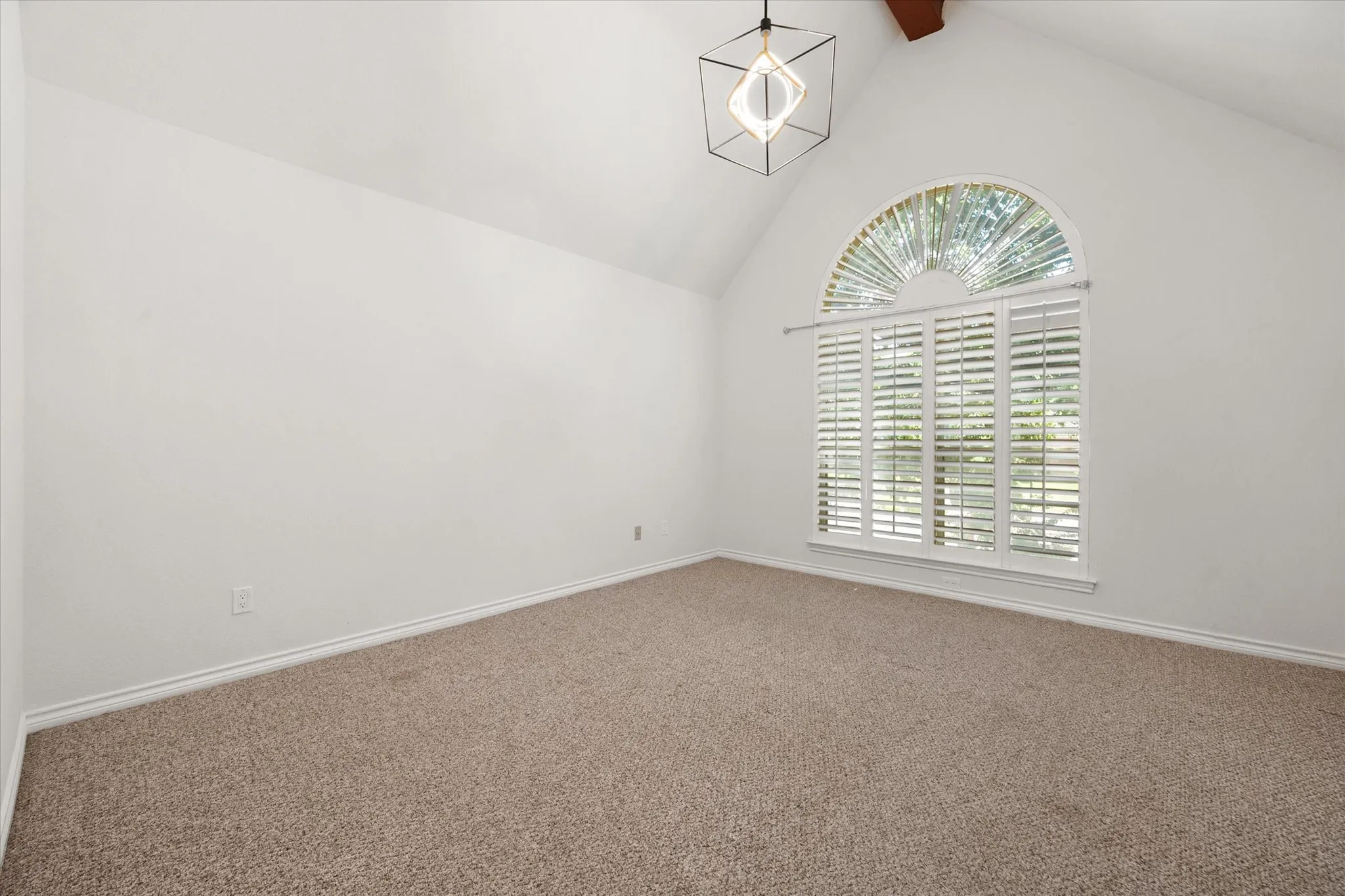 Single Family Residence For Sale in Tarrant County , 2801 Knotted Oaks Trail, Arlington, Texas 76006, 5 Bedroom, 4 Bathroom, 2 Garage spaces, 3,382 Sqft, built in 1987, mls#21290895, Real Estate Agent in Arlington, Homes For Sale in Tarrant county, Homes For Sale in Arlington, Realtor in Arlington Texas, Real Estate Brokerage Independent Realty Texas, Luminita Cordes Realtor