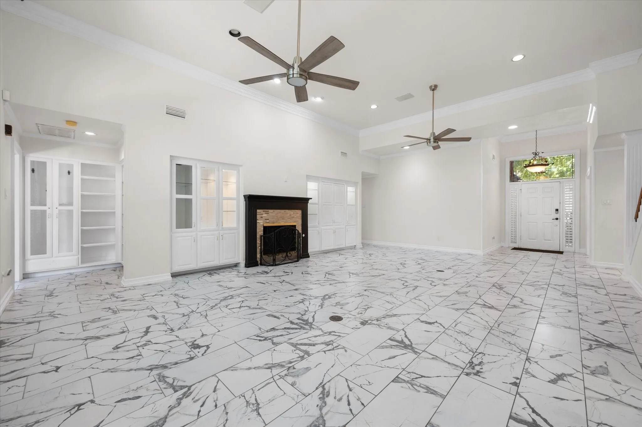 Single Family Residence For Sale in Tarrant County , 2801 Knotted Oaks Trail, Arlington, Texas 76006, 5 Bedroom, 4 Bathroom, 2 Garage spaces, 3,382 Sqft, built in 1987, mls#21290895, Real Estate Agent in Arlington, Homes For Sale in Tarrant county, Homes For Sale in Arlington, Realtor in Arlington Texas, Real Estate Brokerage Independent Realty Texas, Luminita Cordes Realtor