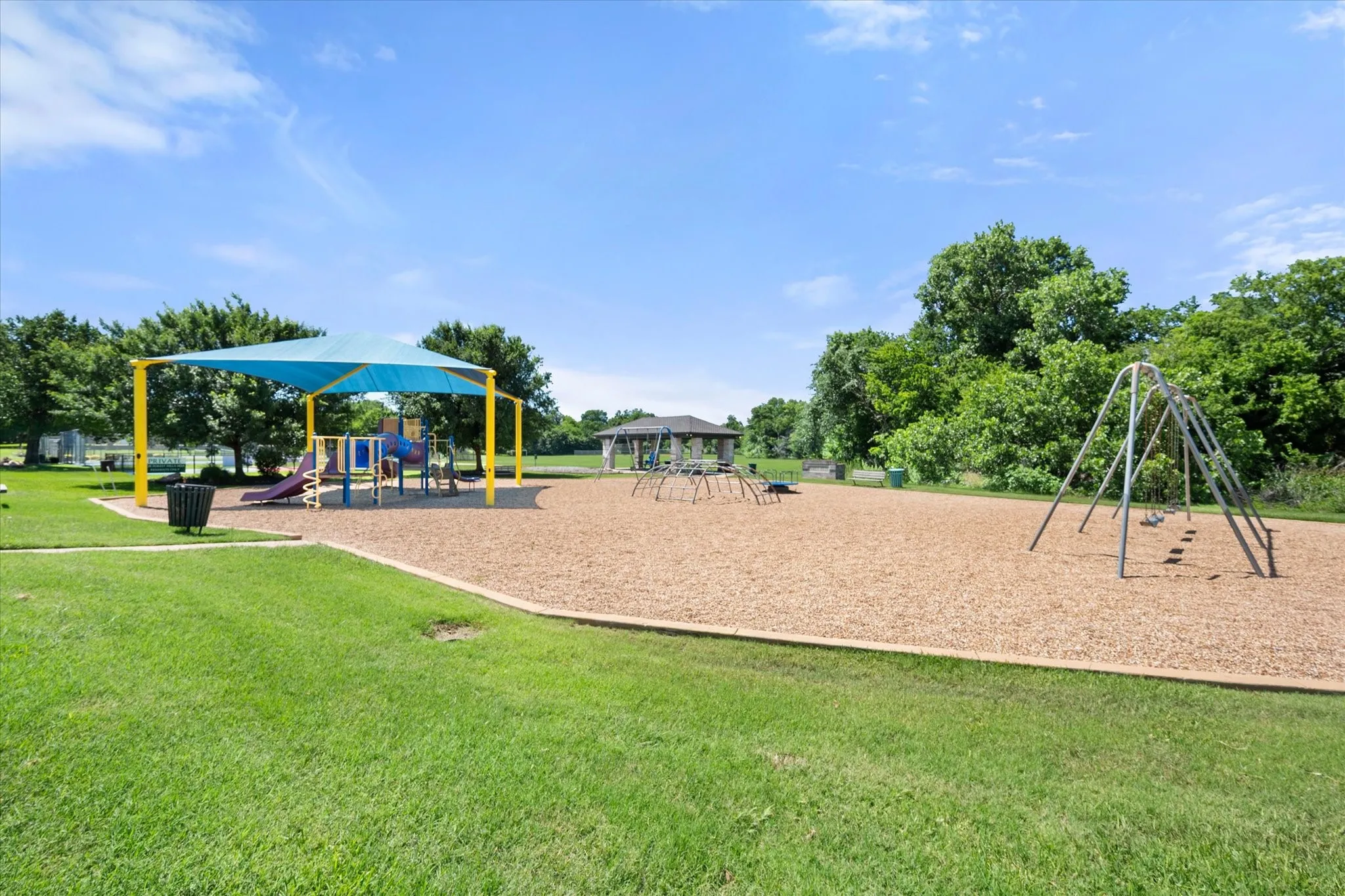 Single Family Residence For Sale in Tarrant County , 2801 Knotted Oaks Trail, Arlington, Texas 76006, 5 Bedroom, 4 Bathroom, 2 Garage spaces, 3,382 Sqft, built in 1987, mls#21290895, Real Estate Agent in Arlington, Homes For Sale in Tarrant county, Homes For Sale in Arlington, Realtor in Arlington Texas, Real Estate Brokerage Independent Realty Texas, Luminita Cordes Realtor