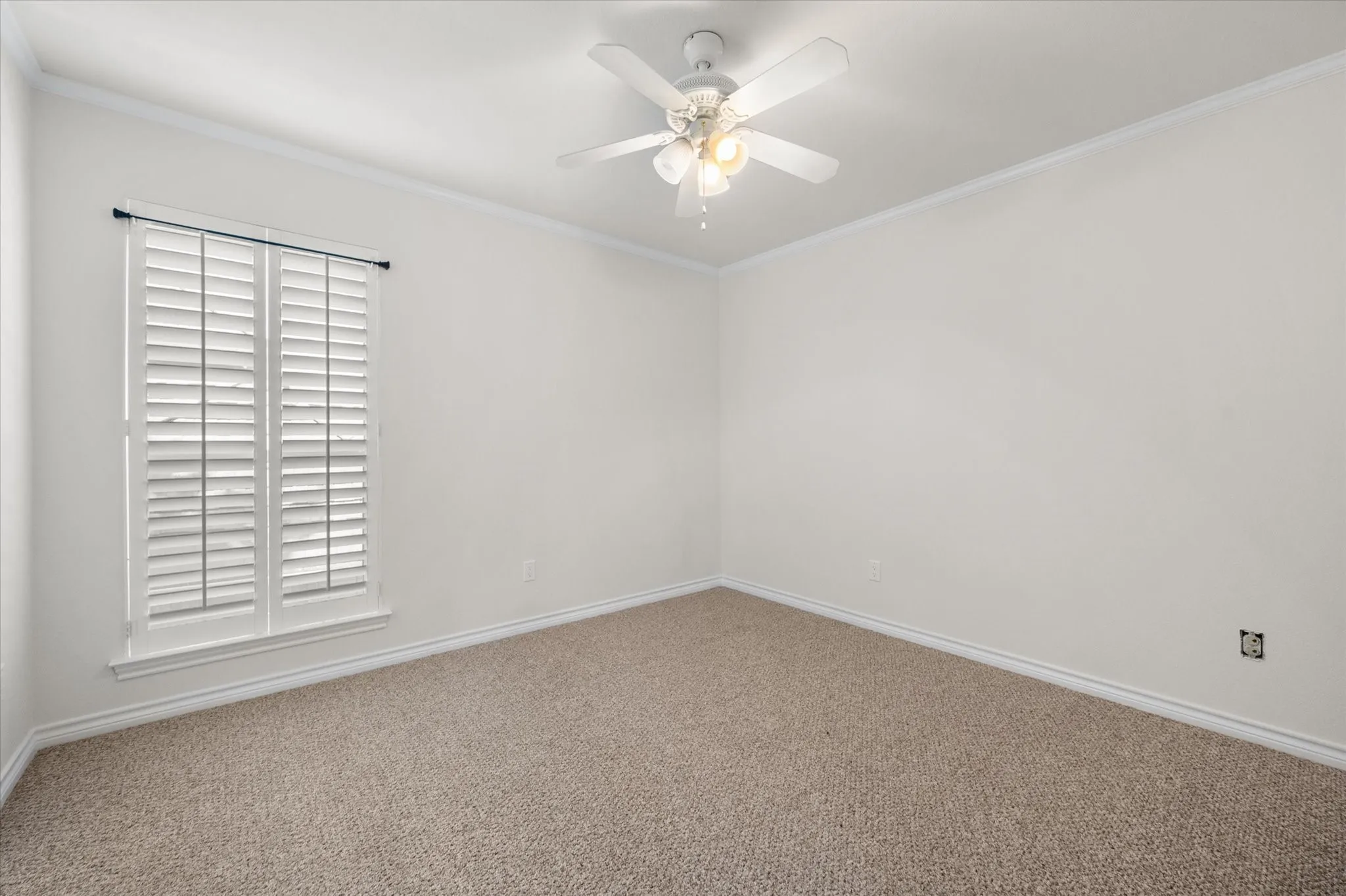 Single Family Residence For Sale in Tarrant County , 2801 Knotted Oaks Trail, Arlington, Texas 76006, 5 Bedroom, 4 Bathroom, 2 Garage spaces, 3,382 Sqft, built in 1987, mls#21290895, Real Estate Agent in Arlington, Homes For Sale in Tarrant county, Homes For Sale in Arlington, Realtor in Arlington Texas, Real Estate Brokerage Independent Realty Texas, Luminita Cordes Realtor
