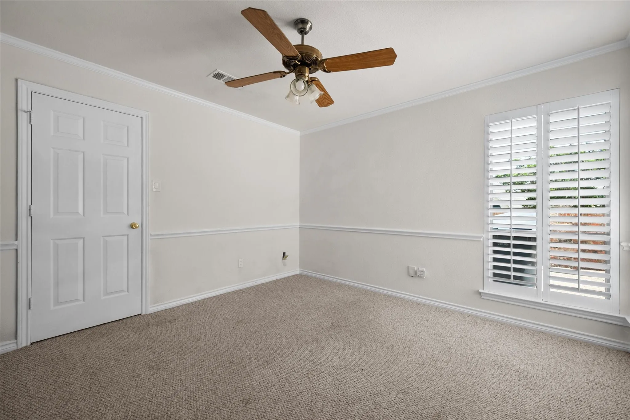 Single Family Residence For Sale in Tarrant County , 2801 Knotted Oaks Trail, Arlington, Texas 76006, 5 Bedroom, 4 Bathroom, 2 Garage spaces, 3,382 Sqft, built in 1987, mls#21290895, Real Estate Agent in Arlington, Homes For Sale in Tarrant county, Homes For Sale in Arlington, Realtor in Arlington Texas, Real Estate Brokerage Independent Realty Texas, Luminita Cordes Realtor