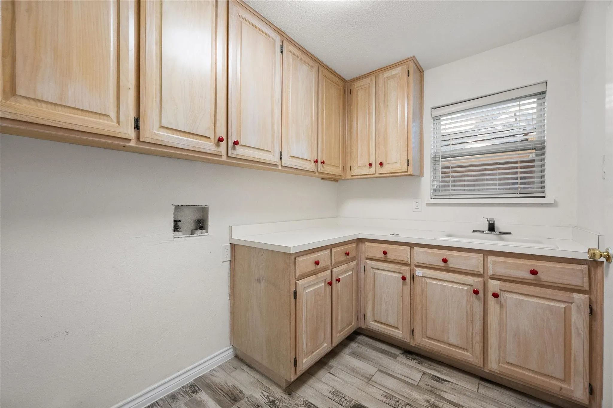Single Family Residence For Sale in Tarrant County , 2801 Knotted Oaks Trail, Arlington, Texas 76006, 5 Bedroom, 4 Bathroom, 2 Garage spaces, 3,382 Sqft, built in 1987, mls#21290895, Real Estate Agent in Arlington, Homes For Sale in Tarrant county, Homes For Sale in Arlington, Realtor in Arlington Texas, Real Estate Brokerage Independent Realty Texas, Luminita Cordes Realtor