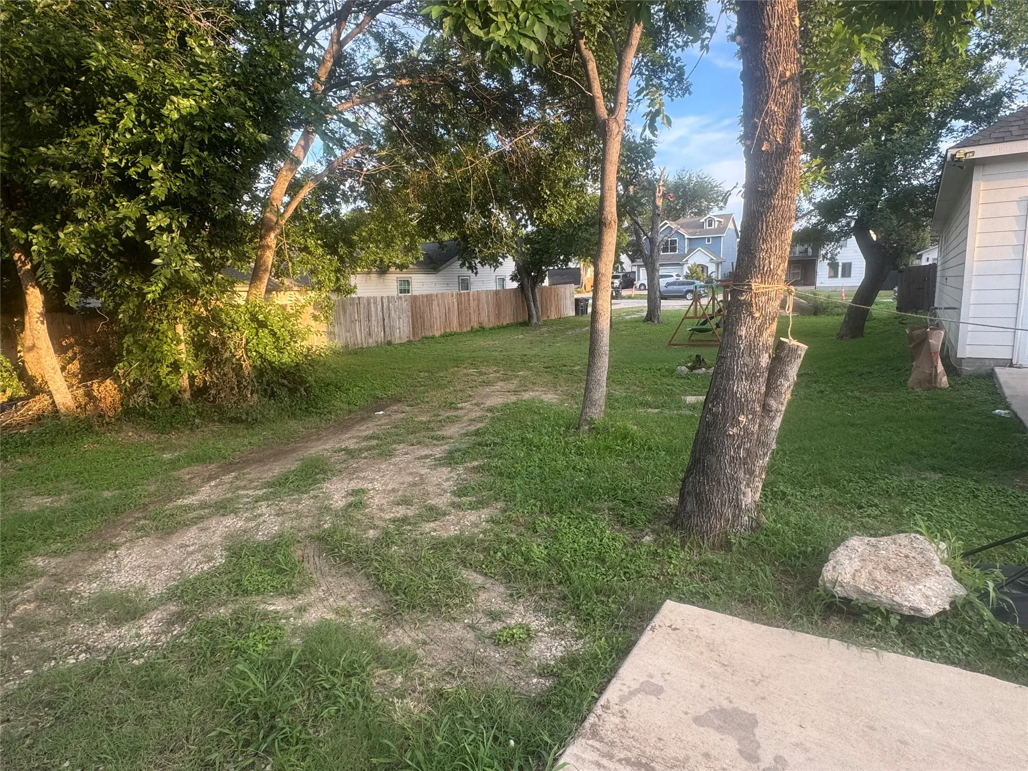 Improved Land For Sale in Tarrant County , 827 E Powell Avenue, Fort Worth, Texas 76104, 0, 0, Garage spaces, 0 Sqft, built in 0, mls#21292259, Real Estate Agent in Fort Worth, Homes For Sale in Tarrant county, Homes For Sale in Fort Worth, Realtor in Fort Worth Texas, Real Estate Brokerage Independent Realty Texas, Luminita Cordes Realtor