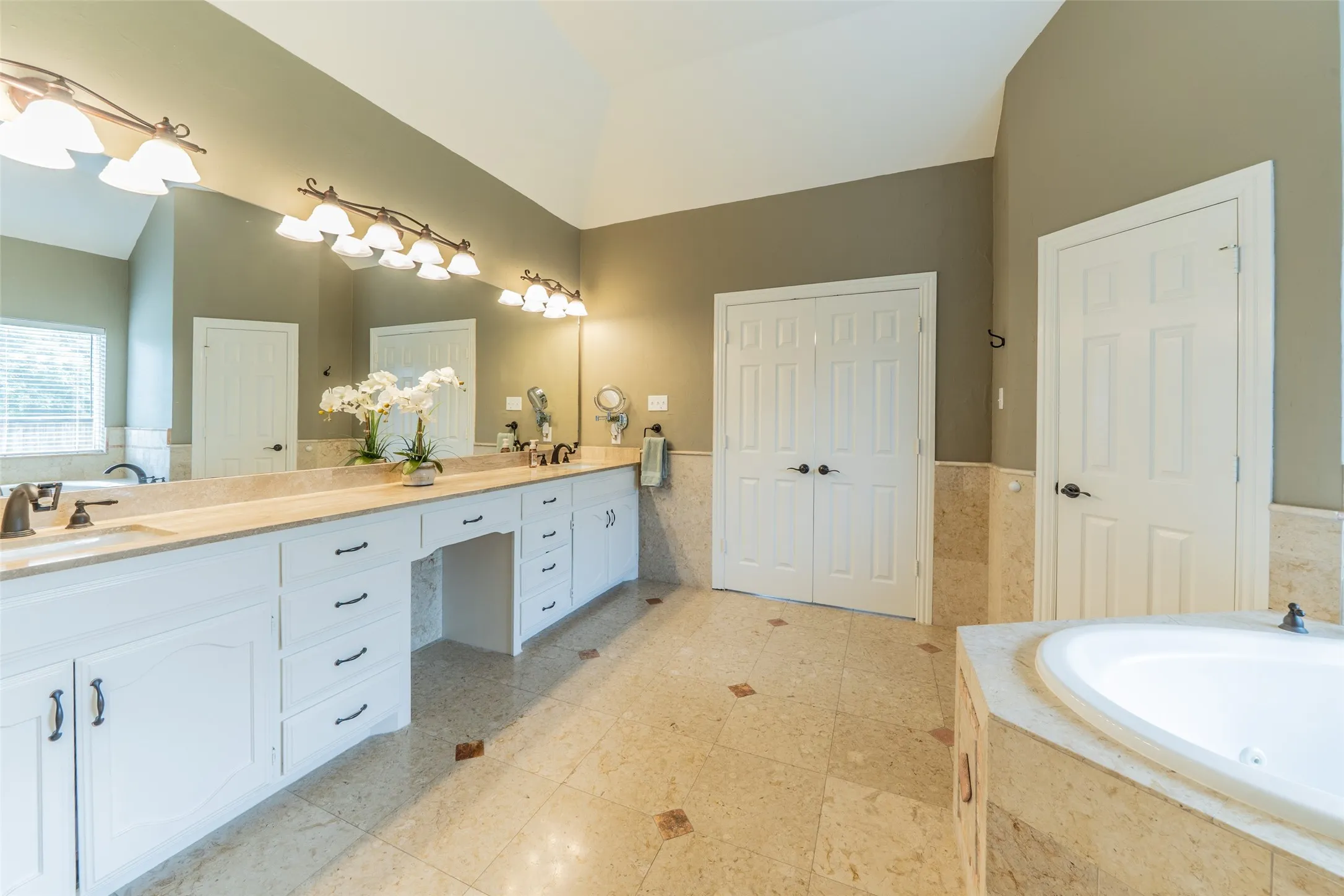 Single Family Residence For Sale in Collin County , 2700 Sunset Circle, Plano, Texas 75093, 4 Bedroom, 3 Bathroom, 3 Garage spaces, 3,759 Sqft, built in 1993, mls#21291663, Real Estate Agent in Plano, Homes For Sale in Collin county, Homes For Sale in Plano, Realtor in Plano Texas, Real Estate Brokerage Independent Realty Texas, Luminita Cordes Realtor