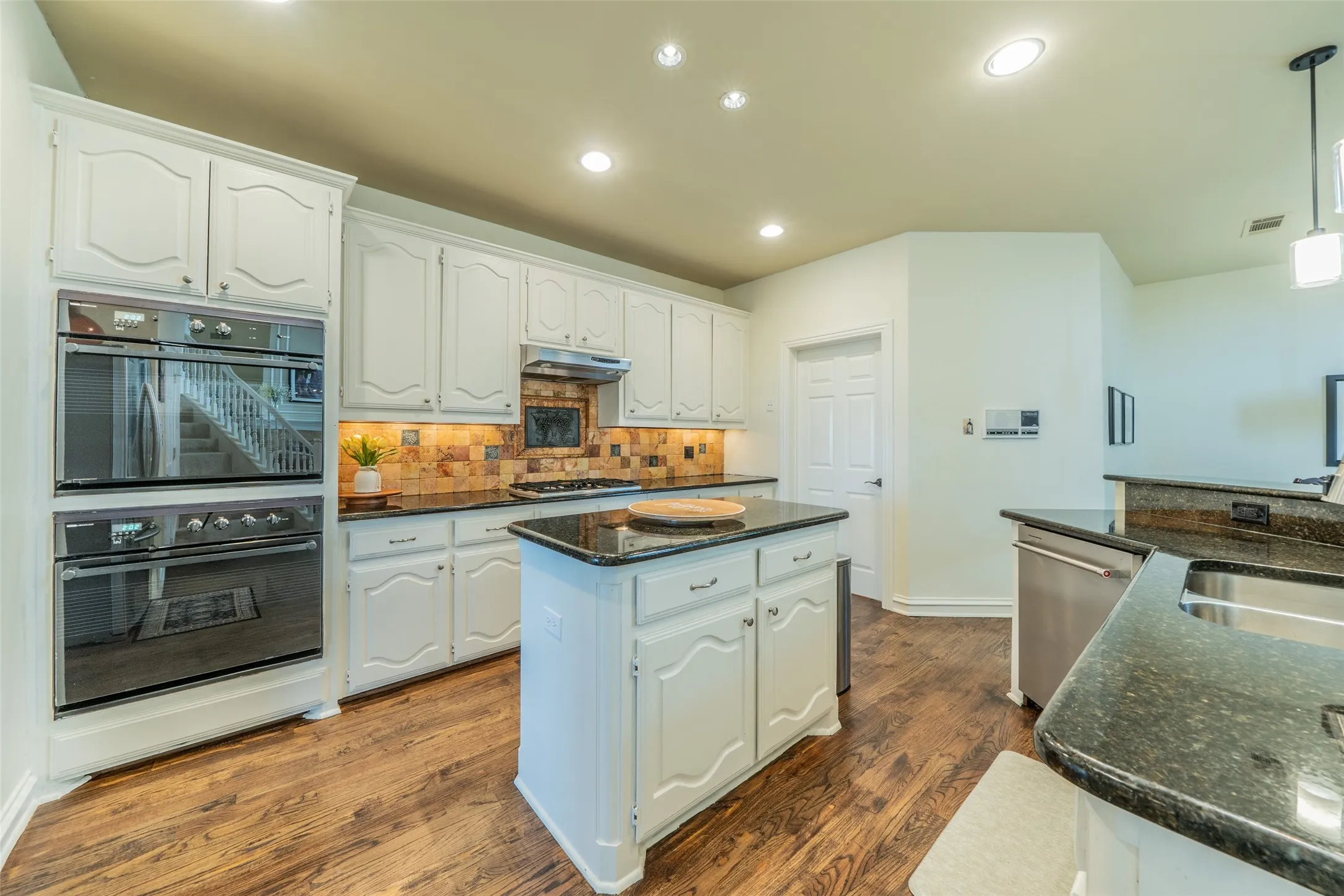 Single Family Residence For Sale in Collin County , 2700 Sunset Circle, Plano, Texas 75093, 4 Bedroom, 3 Bathroom, 3 Garage spaces, 3,759 Sqft, built in 1993, mls#21291663, Real Estate Agent in Plano, Homes For Sale in Collin county, Homes For Sale in Plano, Realtor in Plano Texas, Real Estate Brokerage Independent Realty Texas, Luminita Cordes Realtor