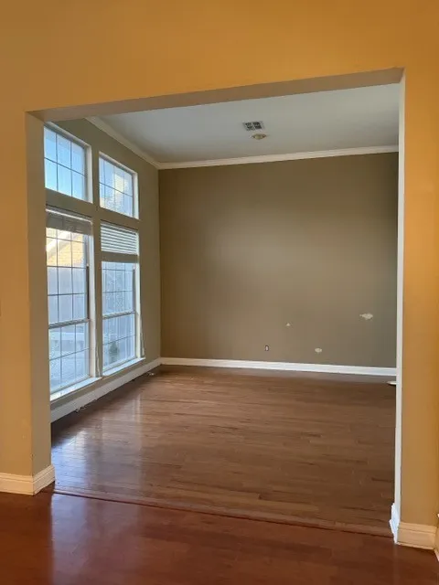 Single Family Residence For Sale in Denton County , 1409 Mayflower Lane, Lewisville, Texas 75077, 4 Bedroom, 3 Bathroom, 2 Garage spaces, 2,525 Sqft, built in 1994, mls#21284605, Real Estate Agent in Lewisville, Homes For Sale in Denton county, Homes For Sale in Lewisville, Realtor in Lewisville Texas, Real Estate Brokerage Independent Realty Texas, Luminita Cordes Realtor