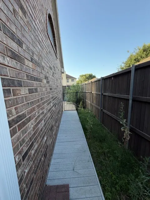 Single Family Residence For Sale in Denton County , 1409 Mayflower Lane, Lewisville, Texas 75077, 4 Bedroom, 3 Bathroom, 2 Garage spaces, 2,525 Sqft, built in 1994, mls#21284605, Real Estate Agent in Lewisville, Homes For Sale in Denton county, Homes For Sale in Lewisville, Realtor in Lewisville Texas, Real Estate Brokerage Independent Realty Texas, Luminita Cordes Realtor