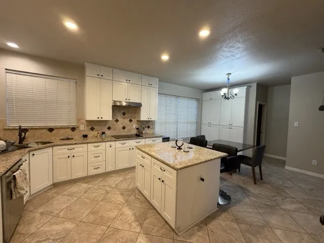 Single Family Residence For Sale in Denton County , 1409 Mayflower Lane, Lewisville, Texas 75077, 4 Bedroom, 3 Bathroom, 2 Garage spaces, 2,525 Sqft, built in 1994, mls#21284605, Real Estate Agent in Lewisville, Homes For Sale in Denton county, Homes For Sale in Lewisville, Realtor in Lewisville Texas, Real Estate Brokerage Independent Realty Texas, Luminita Cordes Realtor