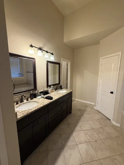 Single Family Residence For Sale in Denton County , 1409 Mayflower Lane, Lewisville, Texas 75077, 4 Bedroom, 3 Bathroom, 2 Garage spaces, 2,525 Sqft, built in 1994, mls#21284605, Real Estate Agent in Lewisville, Homes For Sale in Denton county, Homes For Sale in Lewisville, Realtor in Lewisville Texas, Real Estate Brokerage Independent Realty Texas, Luminita Cordes Realtor
