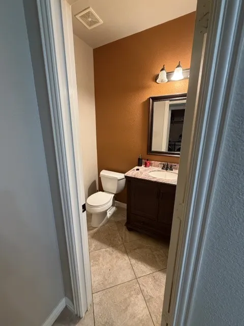Single Family Residence For Sale in Denton County , 1409 Mayflower Lane, Lewisville, Texas 75077, 4 Bedroom, 3 Bathroom, 2 Garage spaces, 2,525 Sqft, built in 1994, mls#21284605, Real Estate Agent in Lewisville, Homes For Sale in Denton county, Homes For Sale in Lewisville, Realtor in Lewisville Texas, Real Estate Brokerage Independent Realty Texas, Luminita Cordes Realtor