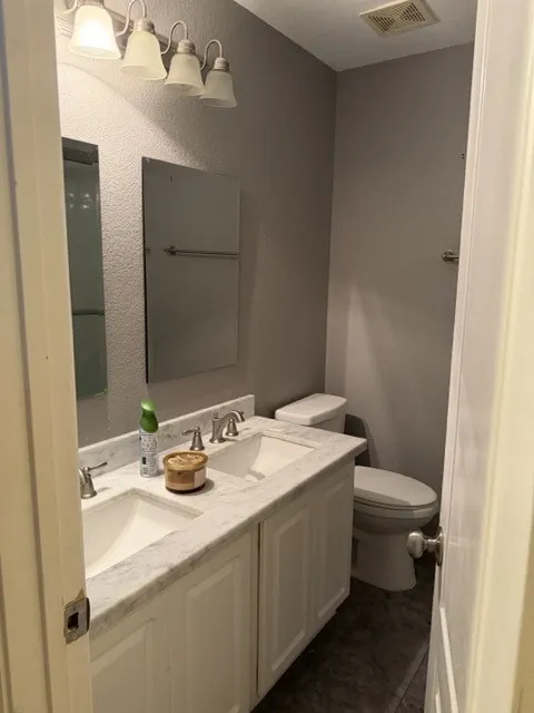 Single Family Residence For Sale in Denton County , 1409 Mayflower Lane, Lewisville, Texas 75077, 4 Bedroom, 3 Bathroom, 2 Garage spaces, 2,525 Sqft, built in 1994, mls#21284605, Real Estate Agent in Lewisville, Homes For Sale in Denton county, Homes For Sale in Lewisville, Realtor in Lewisville Texas, Real Estate Brokerage Independent Realty Texas, Luminita Cordes Realtor