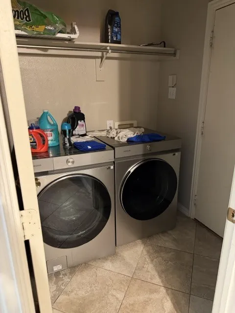 Single Family Residence For Sale in Denton County , 1409 Mayflower Lane, Lewisville, Texas 75077, 4 Bedroom, 3 Bathroom, 2 Garage spaces, 2,525 Sqft, built in 1994, mls#21284605, Real Estate Agent in Lewisville, Homes For Sale in Denton county, Homes For Sale in Lewisville, Realtor in Lewisville Texas, Real Estate Brokerage Independent Realty Texas, Luminita Cordes Realtor